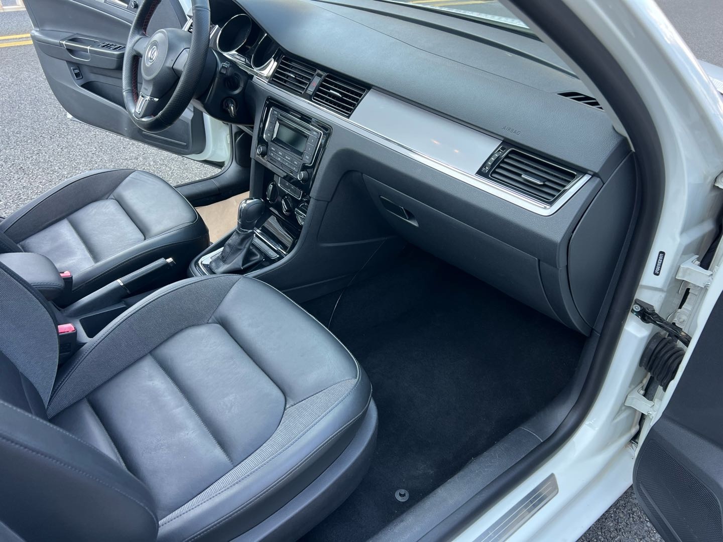 Volkswagen Bora 2014 car image #9