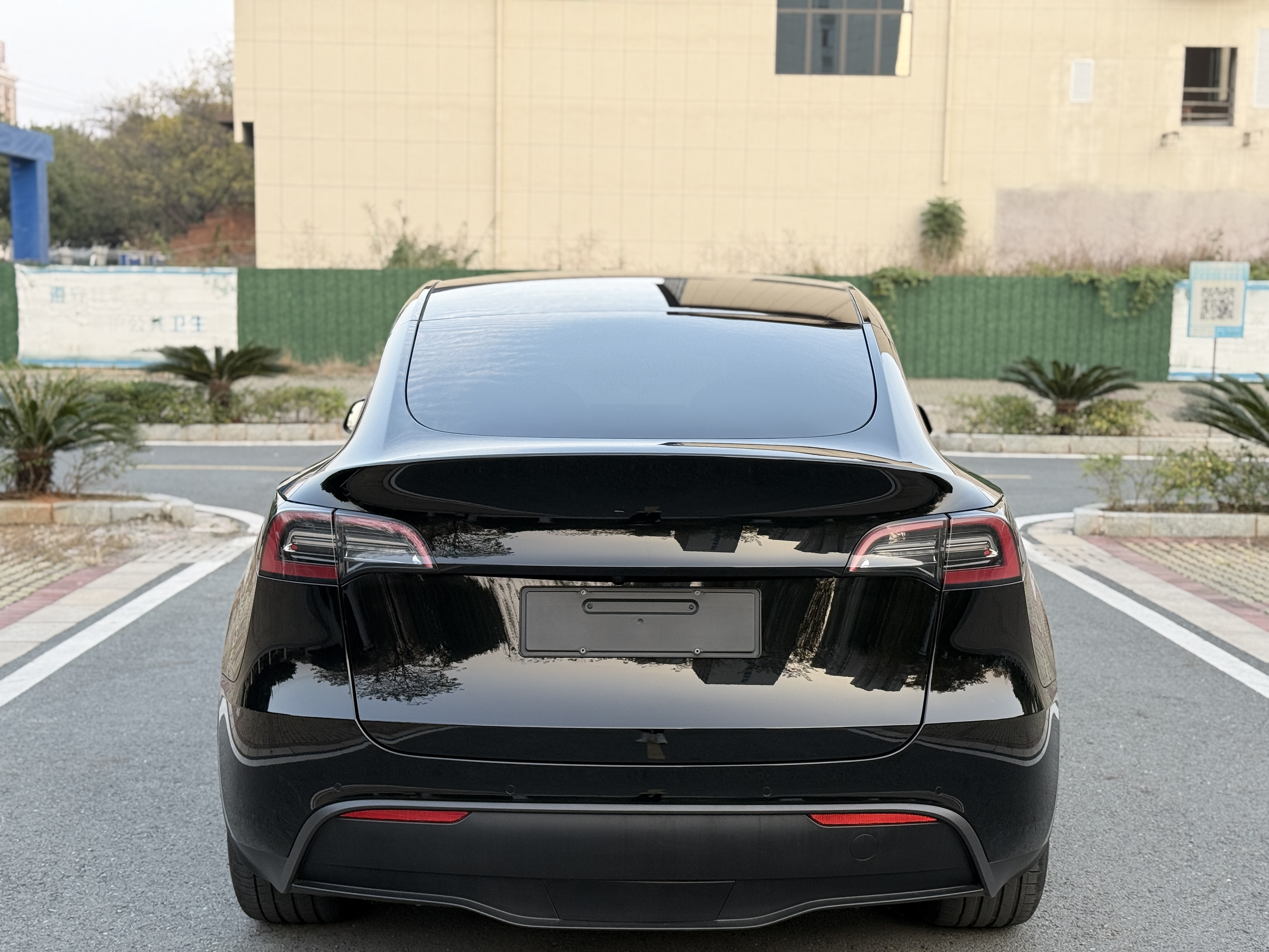 Tesla Model Y 2021 #10 Tesla Model Y 2021 car image #10