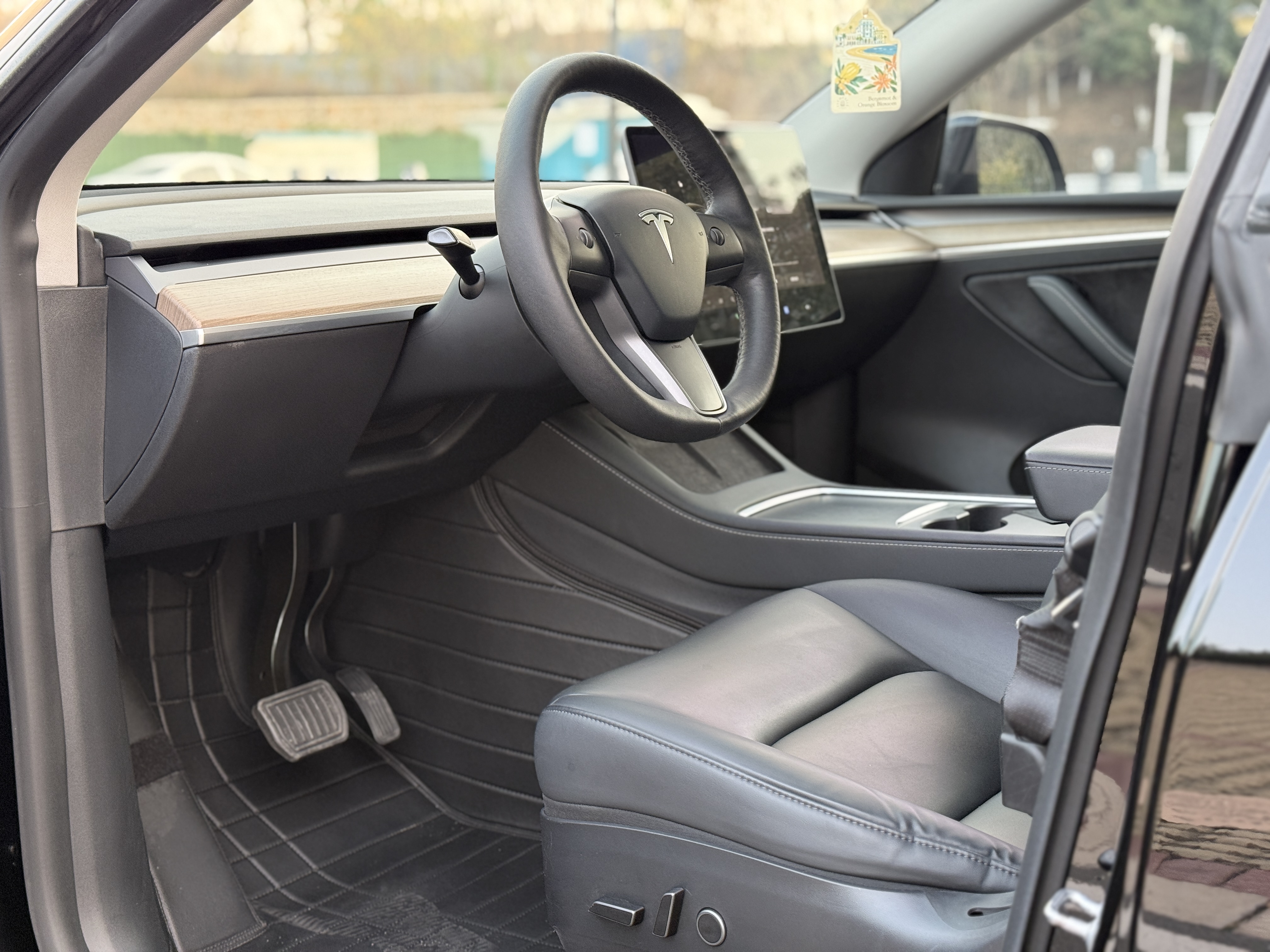 Tesla Model Y 2021 #6 Tesla Model Y 2021 car image #6