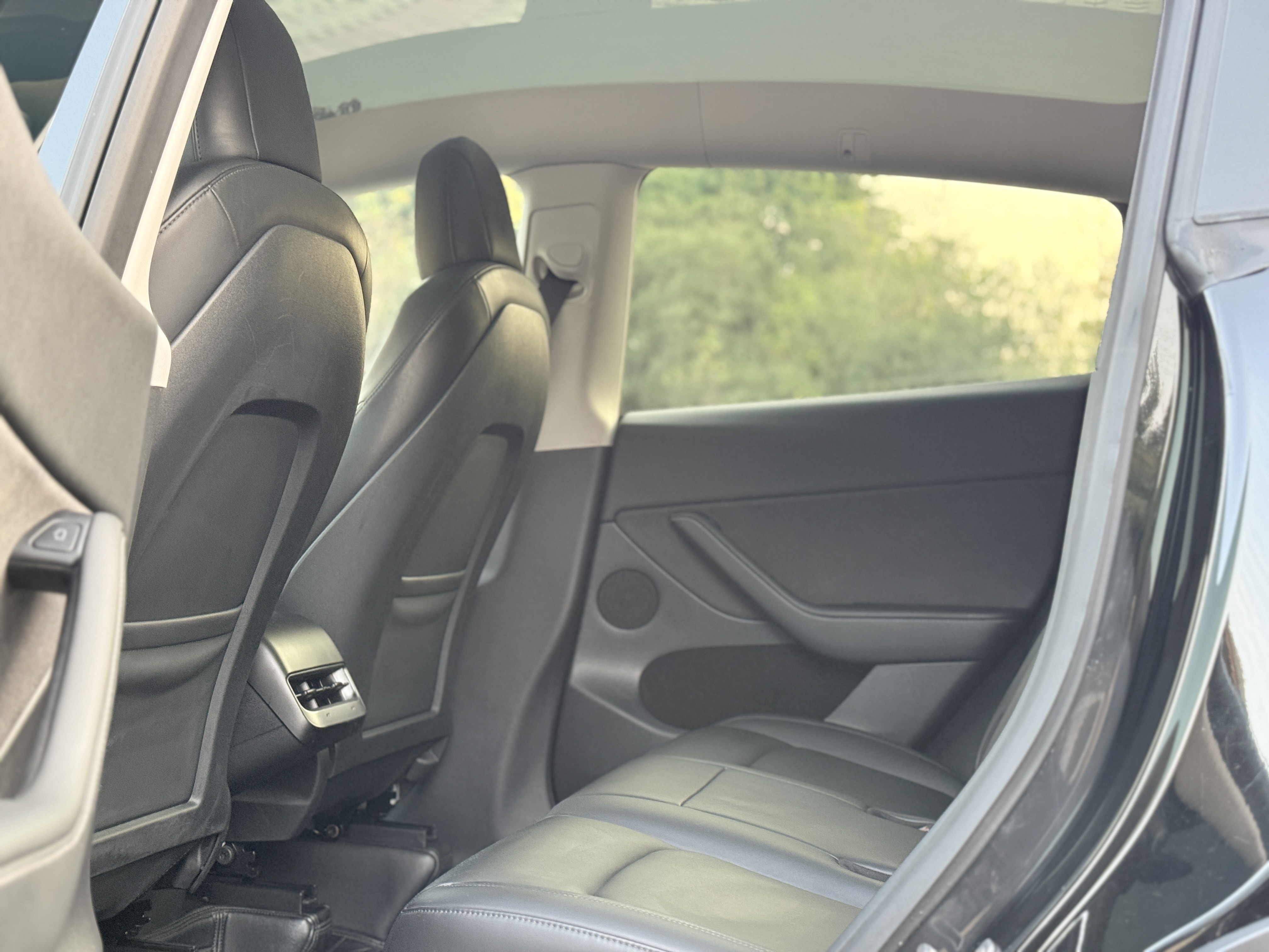Tesla Model Y 2021 #8 Tesla Model Y 2021 car image #8