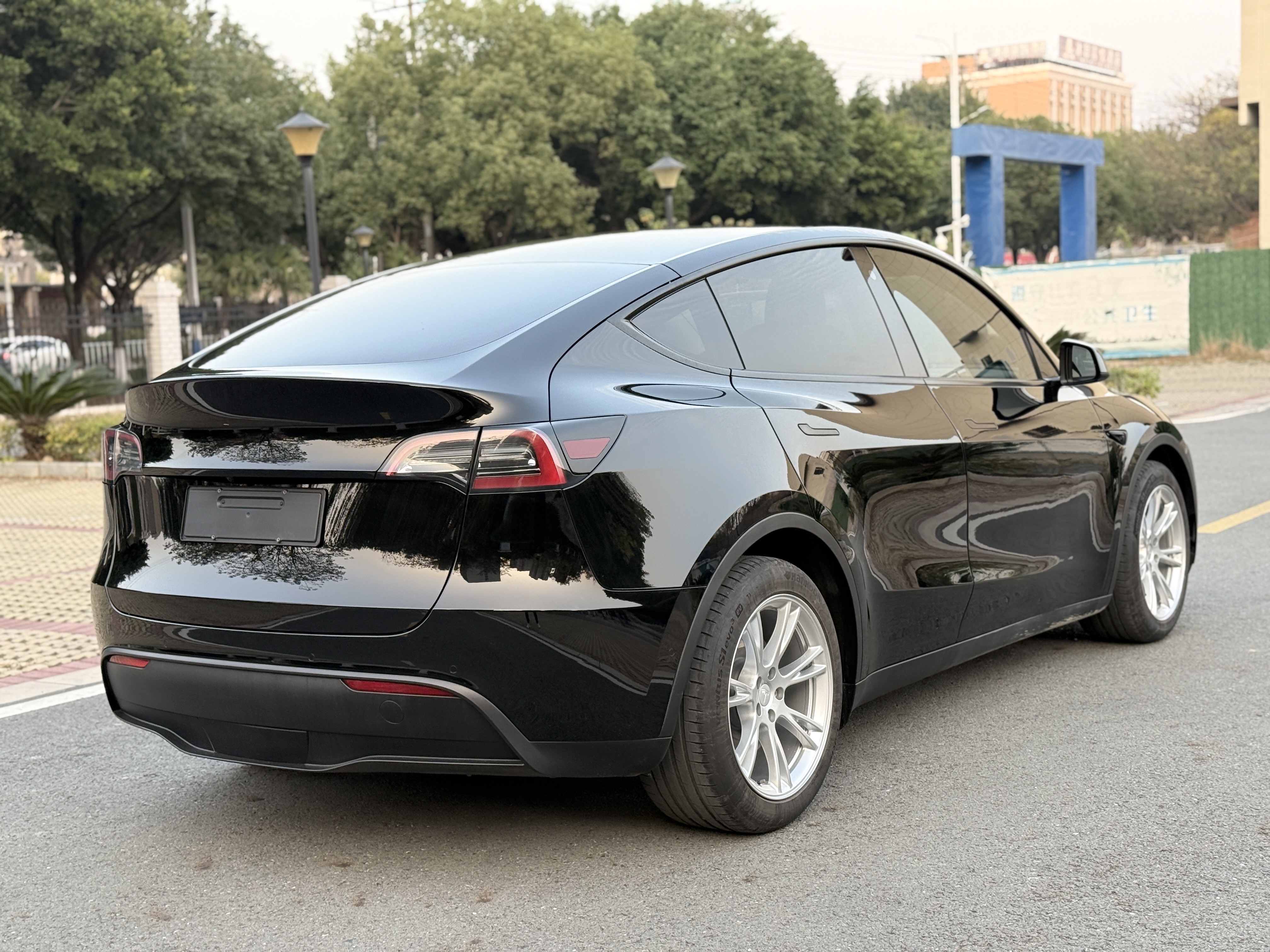 Tesla Model Y 2021 #11 Tesla Model Y 2021 car image #11