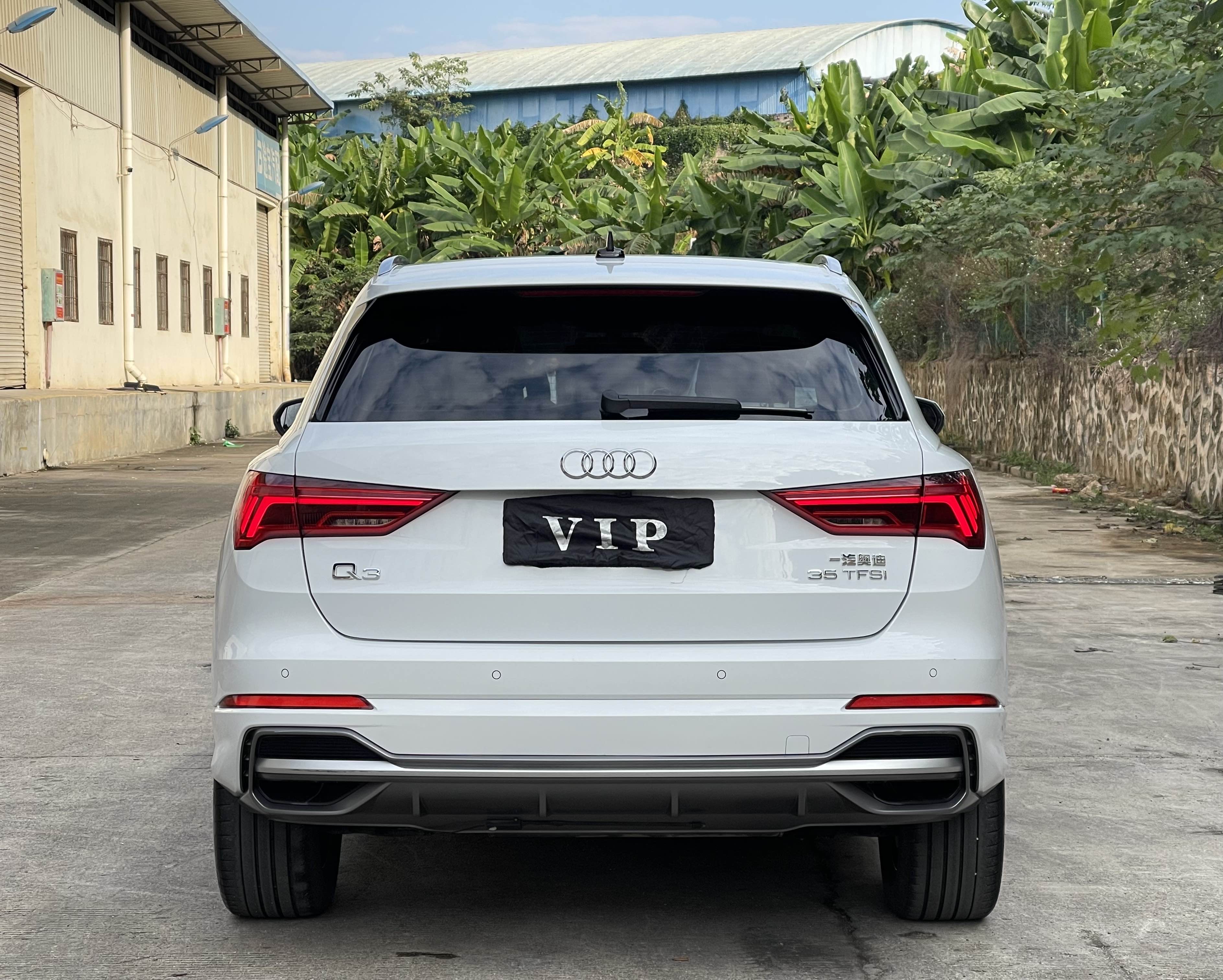 Audi Q3 2021 car image #10