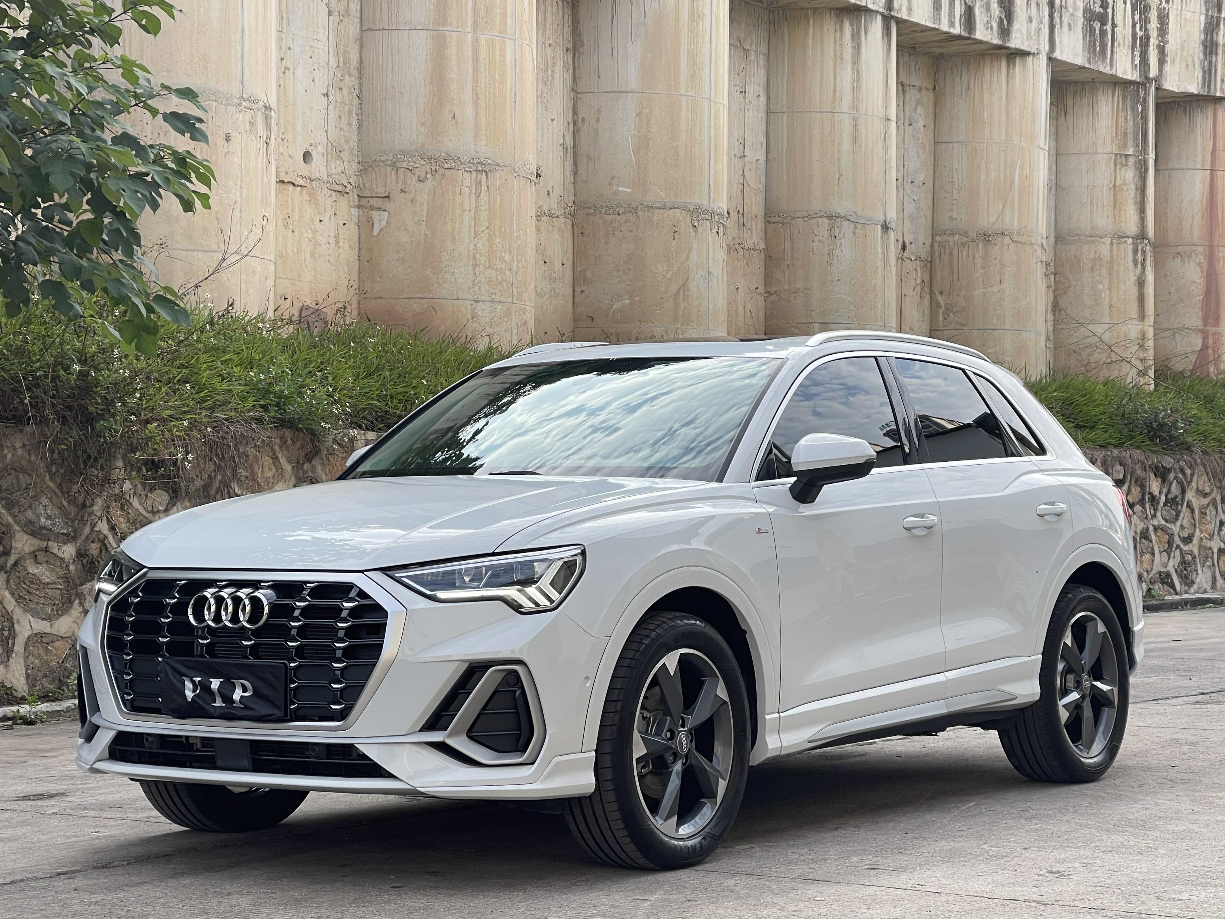 Audi Q3 2021 car image #2
