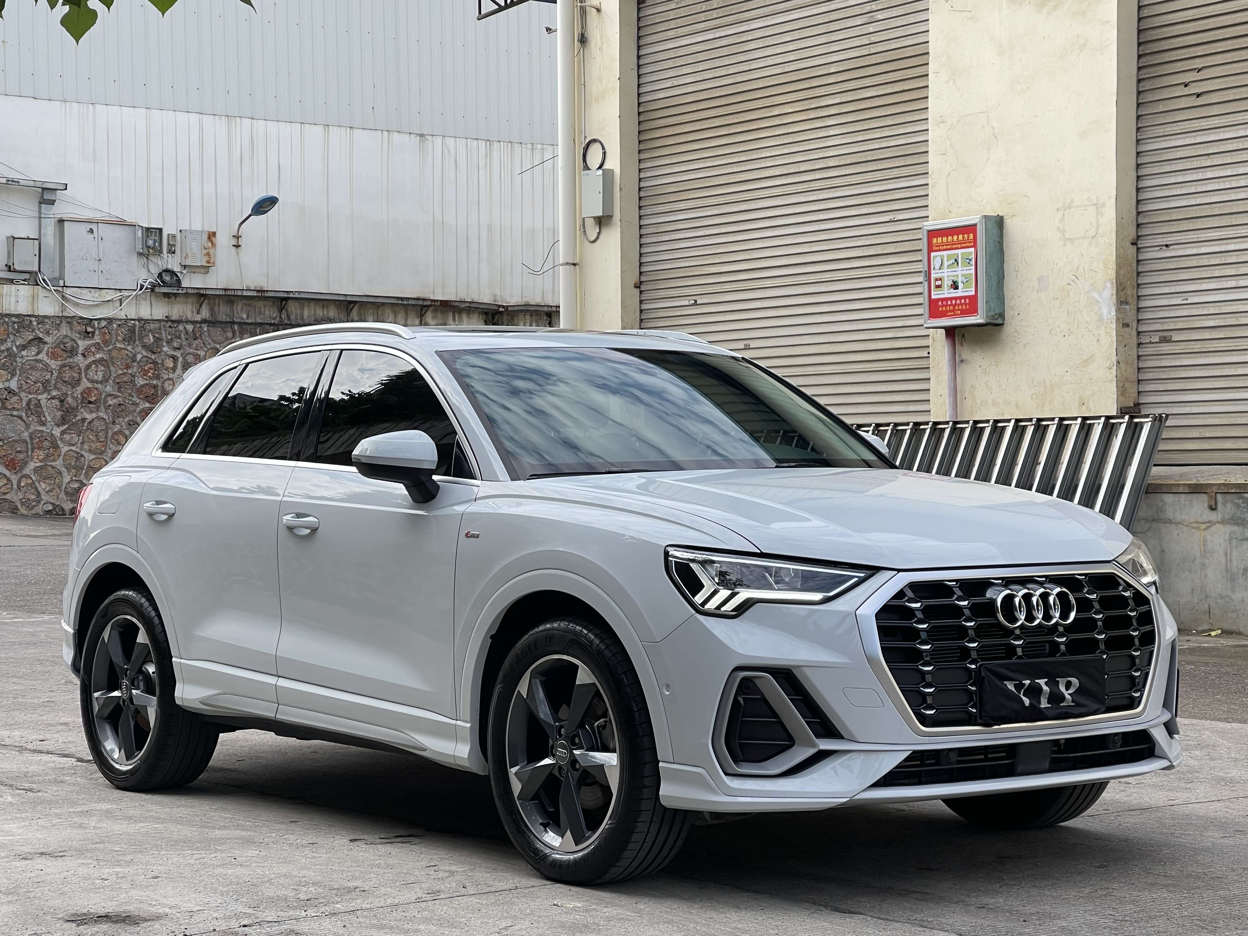 Audi Q3 2021 car image #5