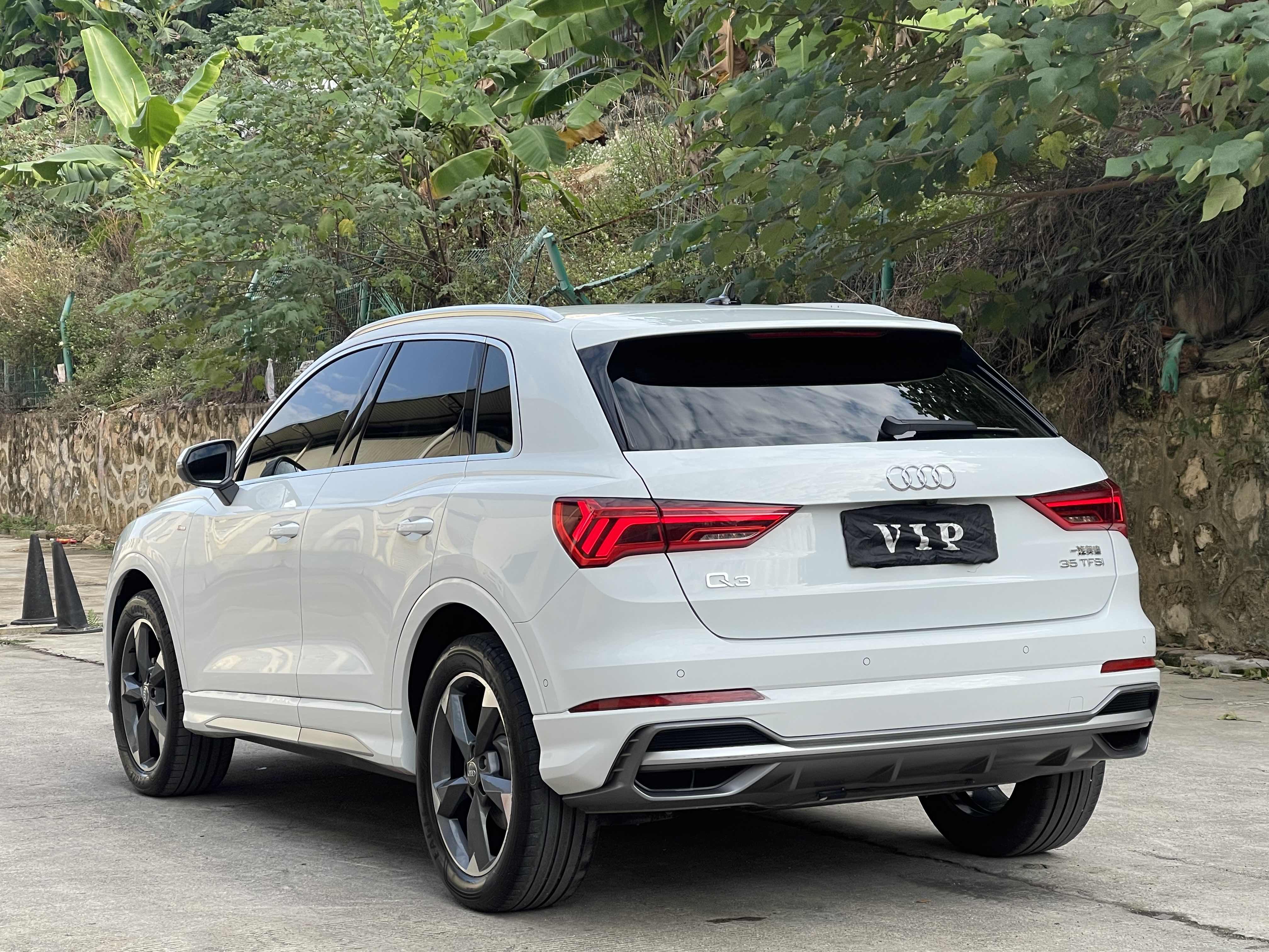 Audi Q3 2021 car image #11
