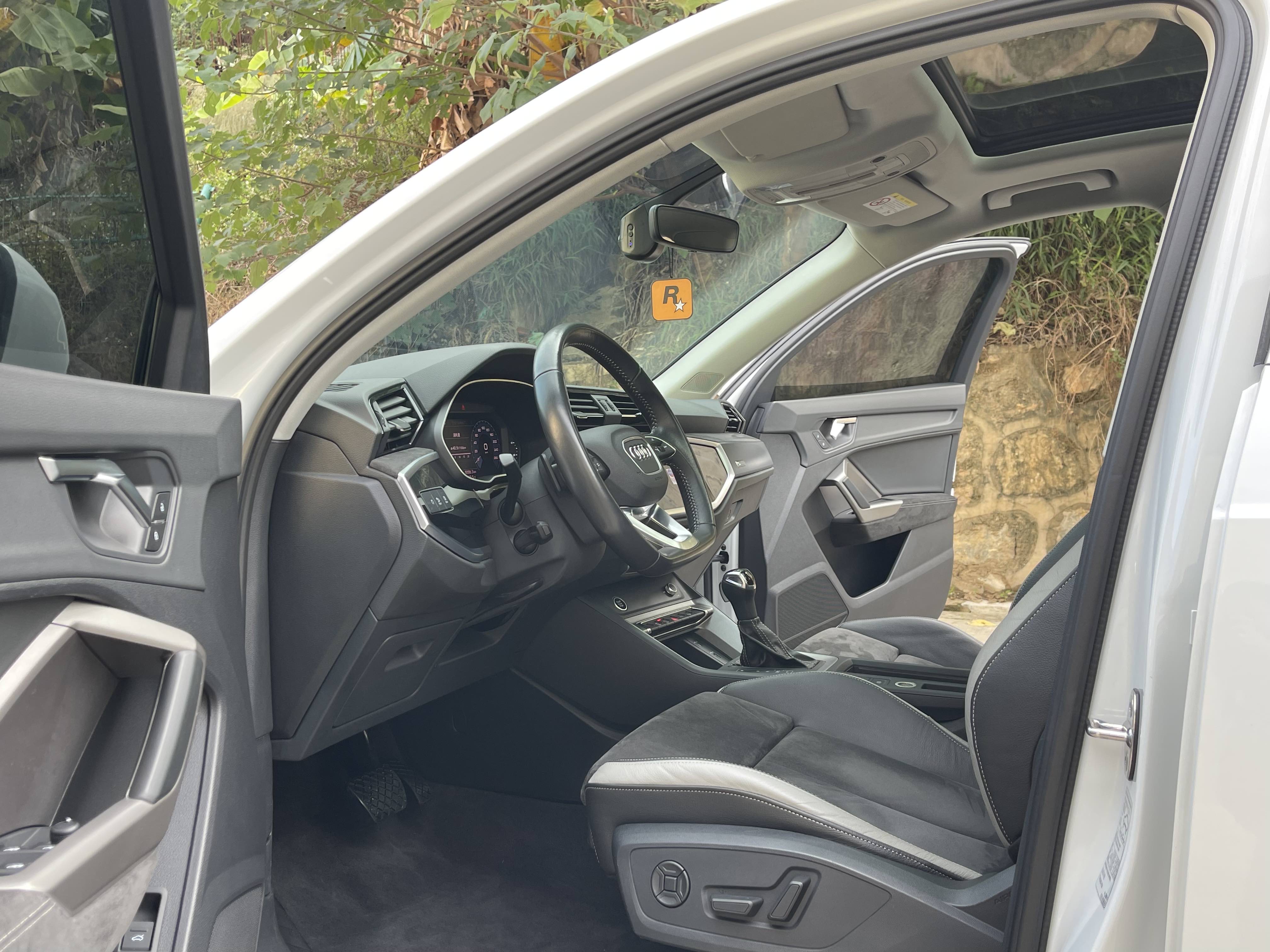 Audi Q3 2021 car image #6