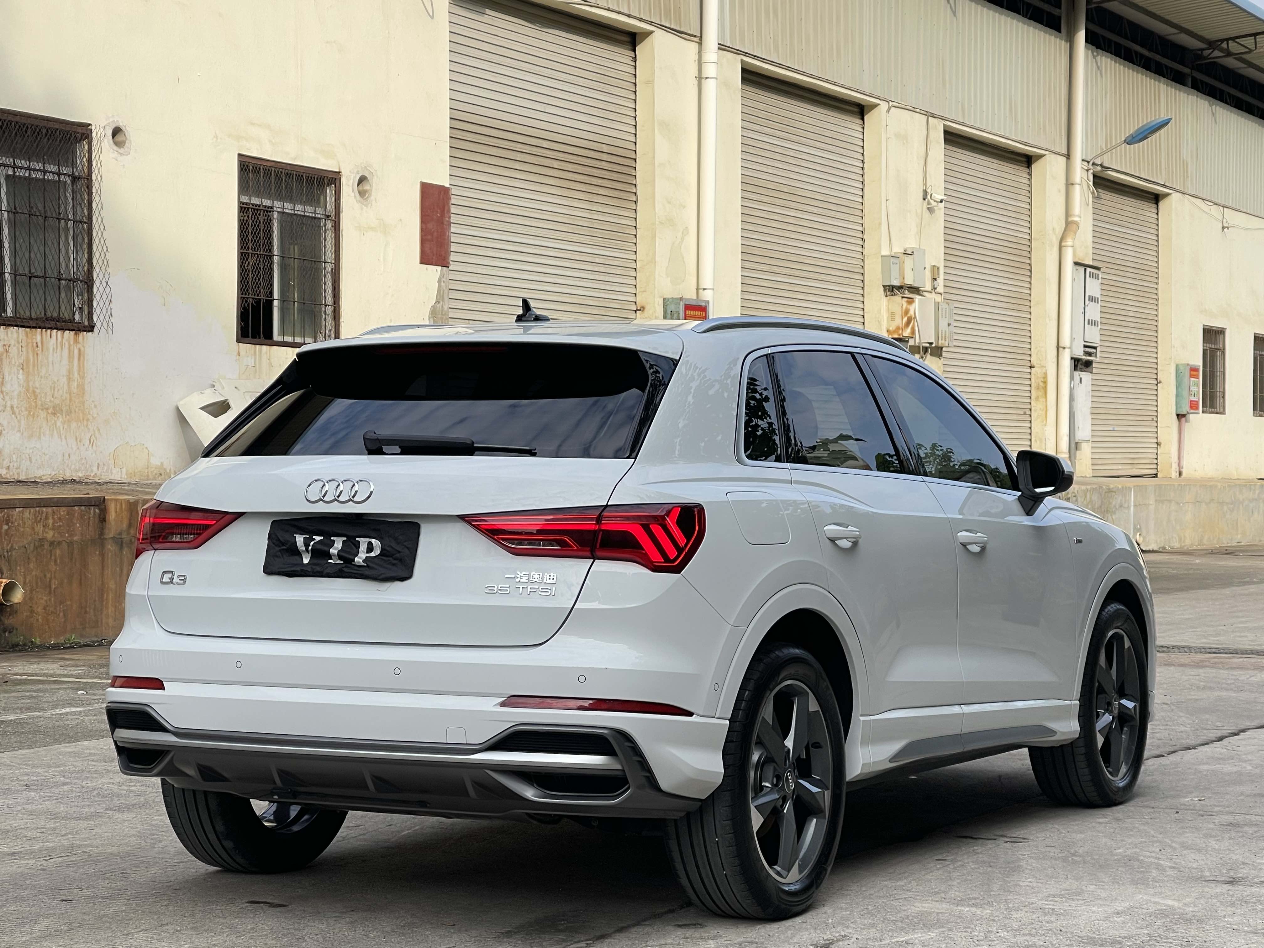 Audi Q3 2021 car image #9