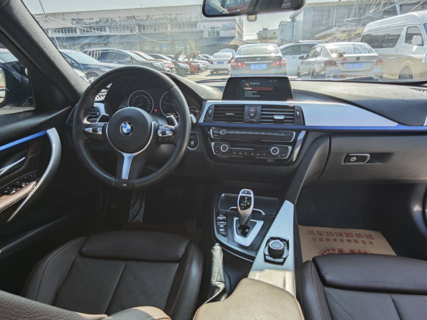 BMW 3 Series 2019 car image #11