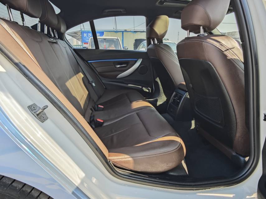 BMW 3 Series 2019 car image #9
