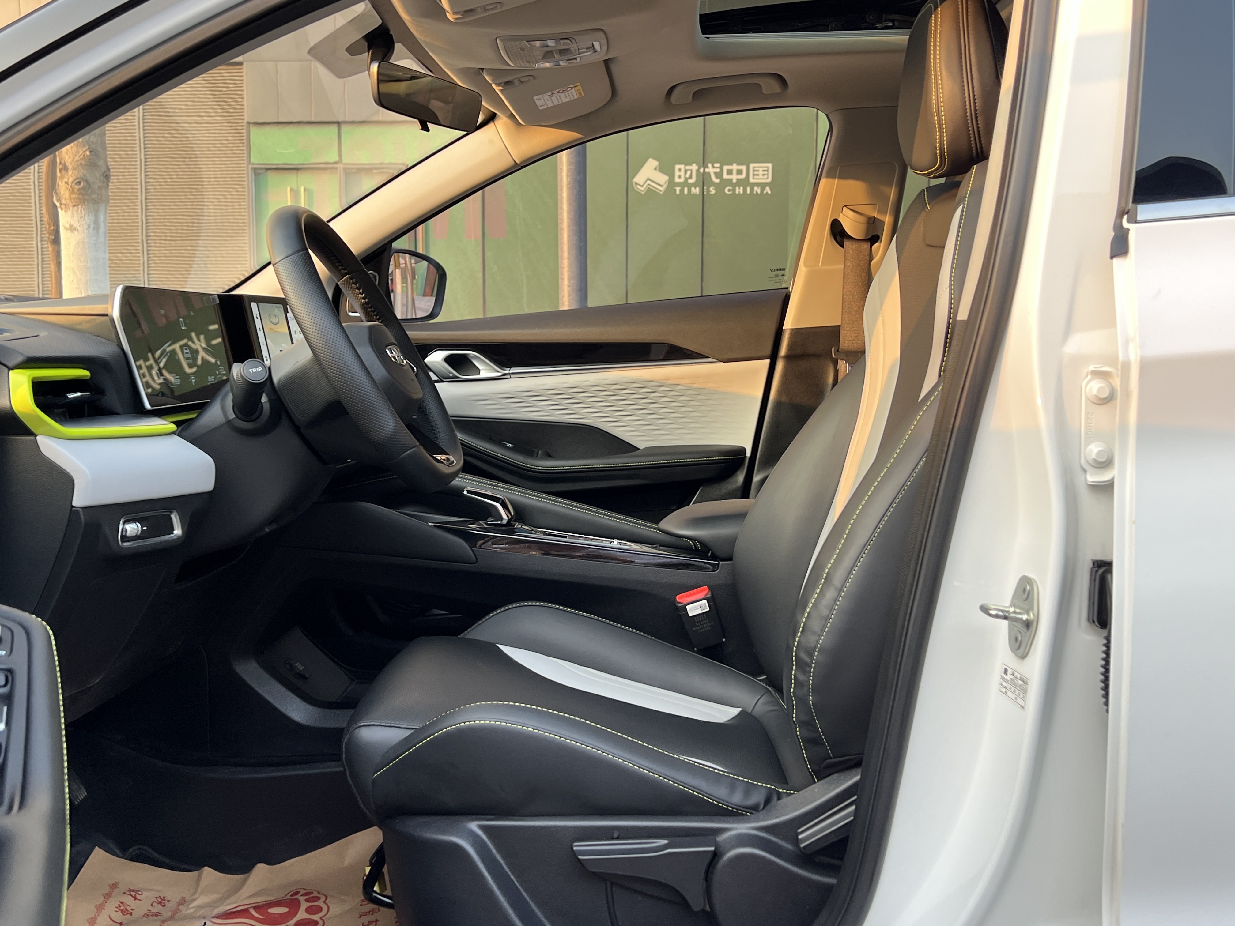GEELY Coolray 2023 car image #12