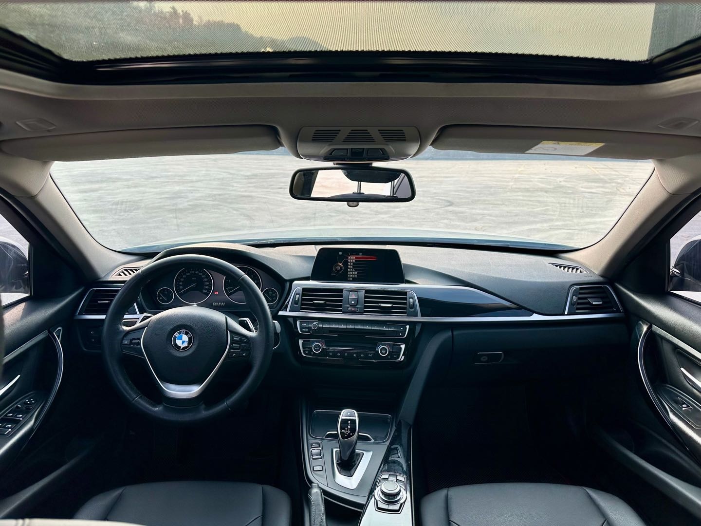 BMW 3 Series 2017 car image #11