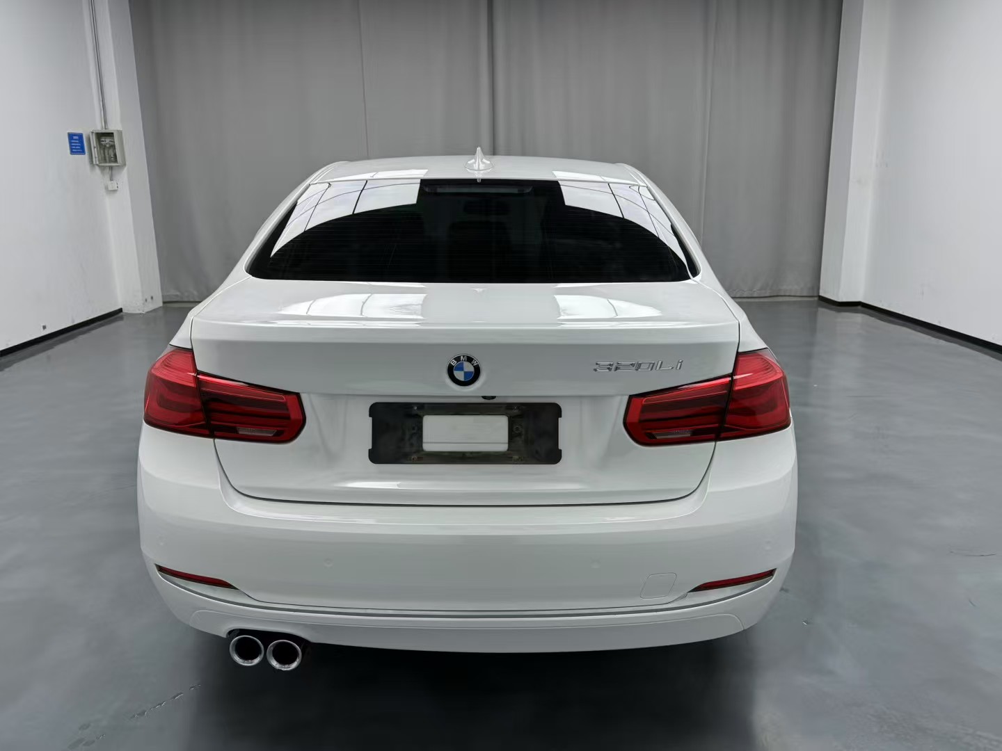 BMW 3 Series 2018 #10 BMW 3 Series 2018 car image #10