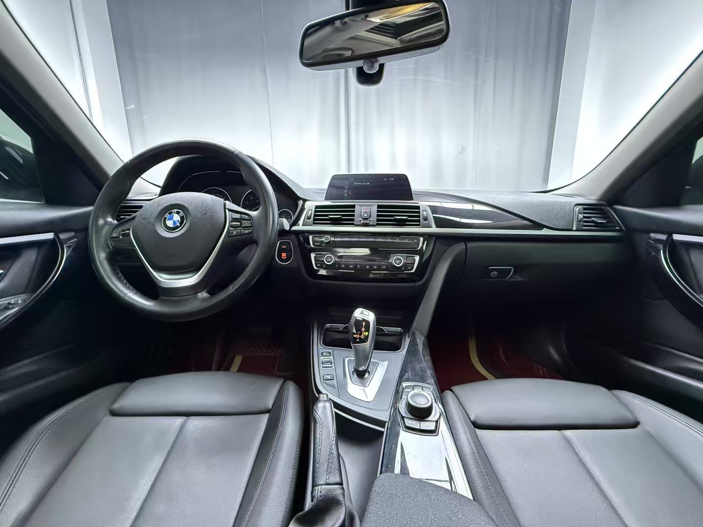 BMW 3 Series 2018 #8 BMW 3 Series 2018 car image #8