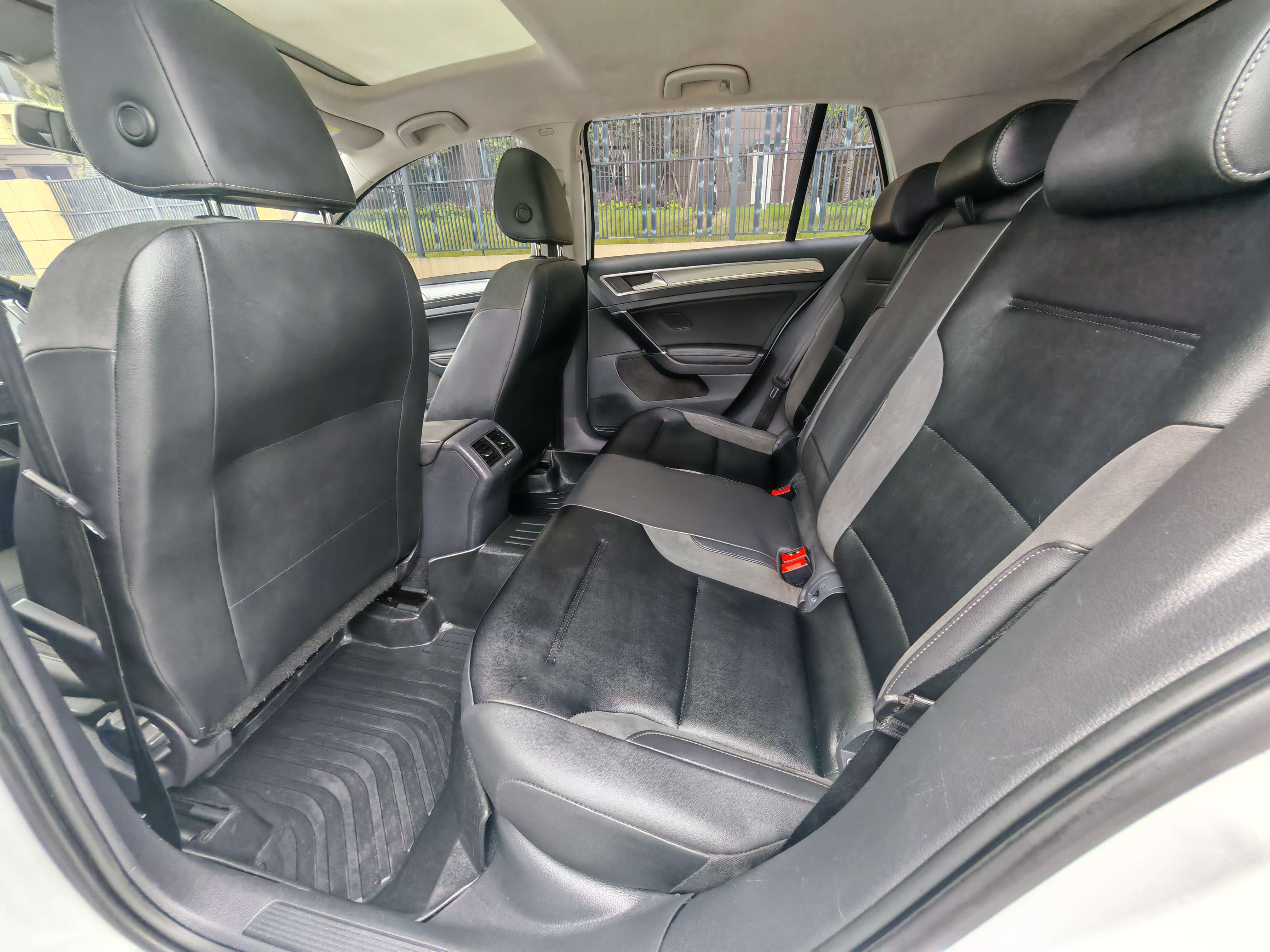 Volkswagen Golf 2018 car image #8