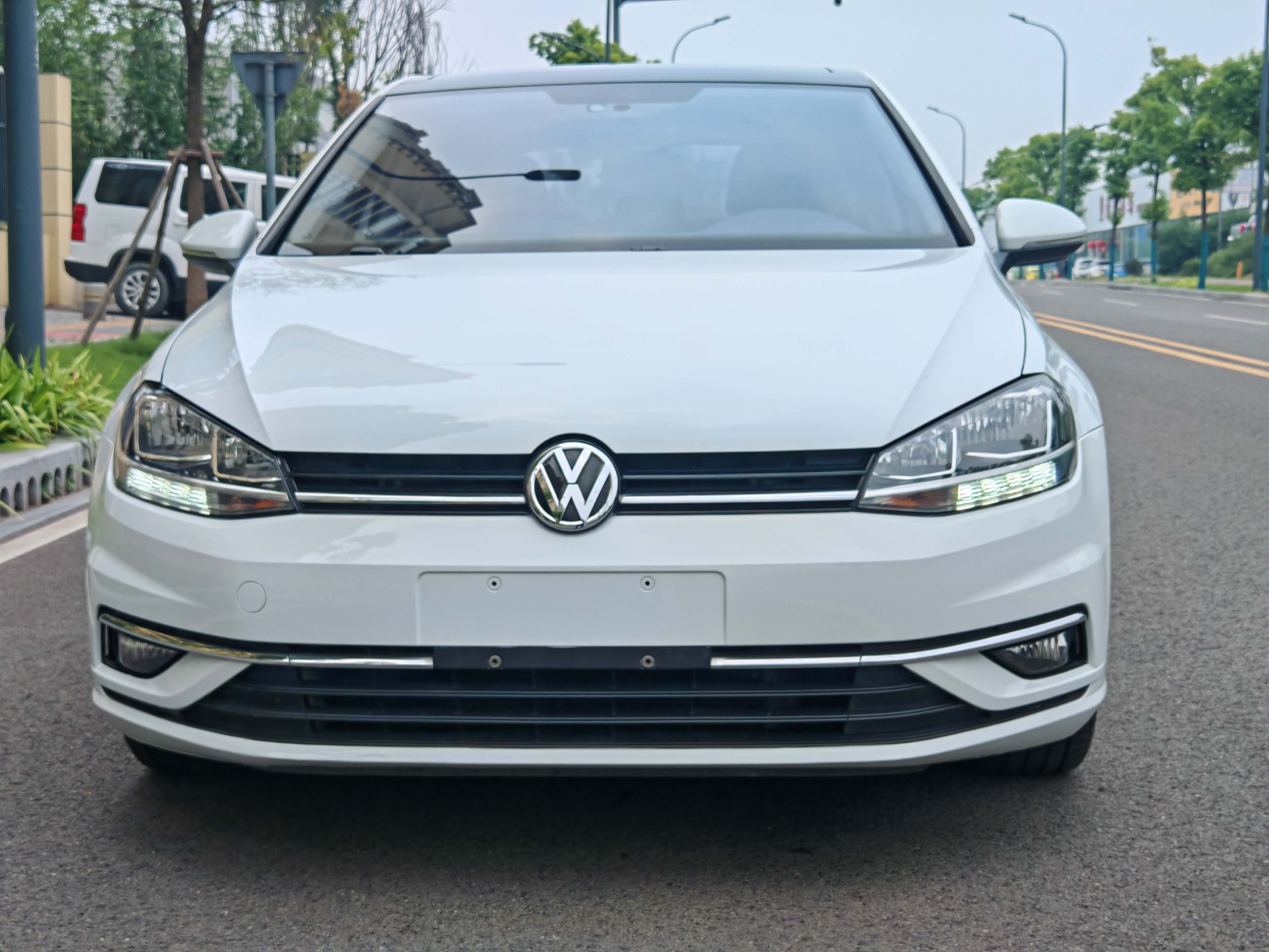Volkswagen Golf 2018 car image #4