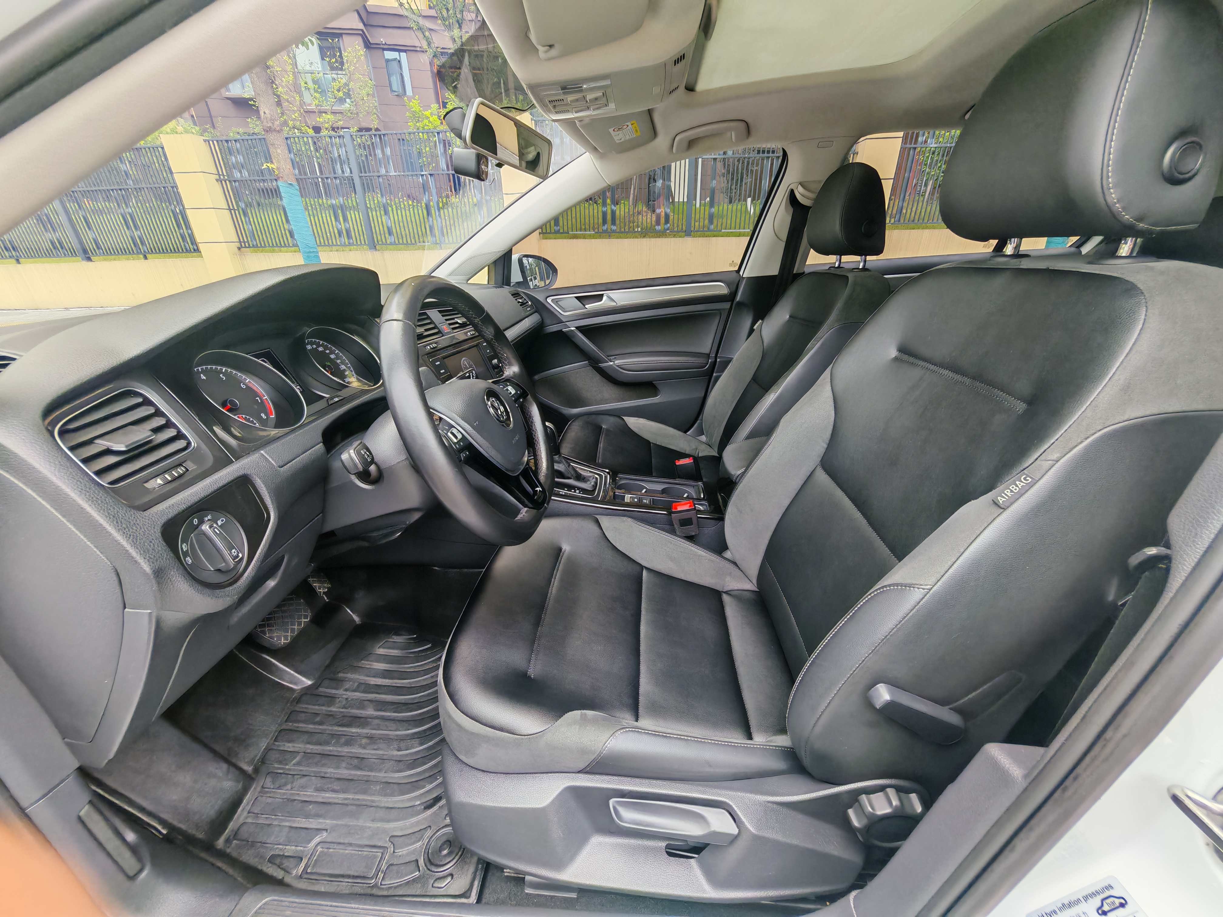 Volkswagen Golf 2018 car image #6