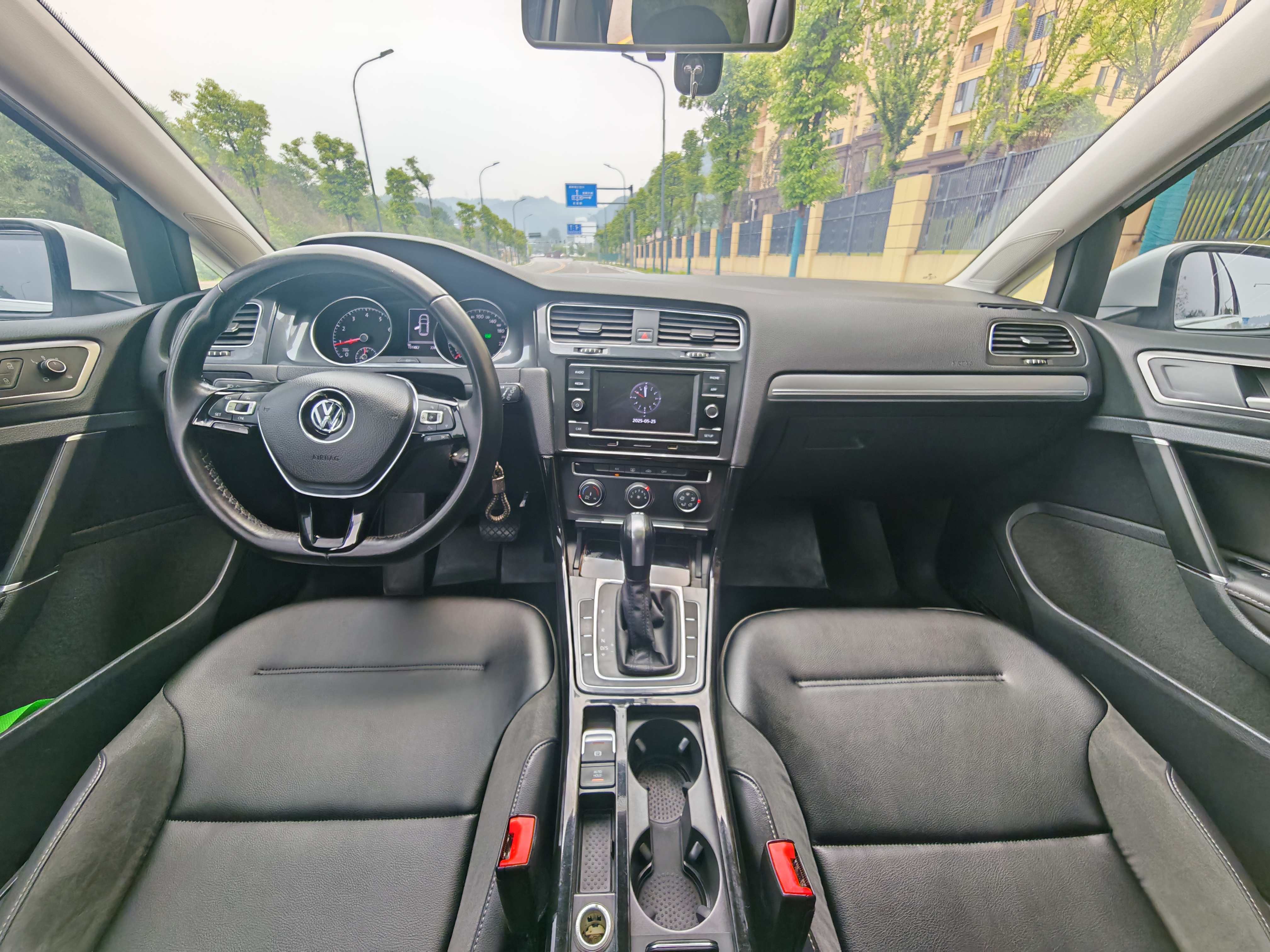 Volkswagen Golf 2018 car image #7