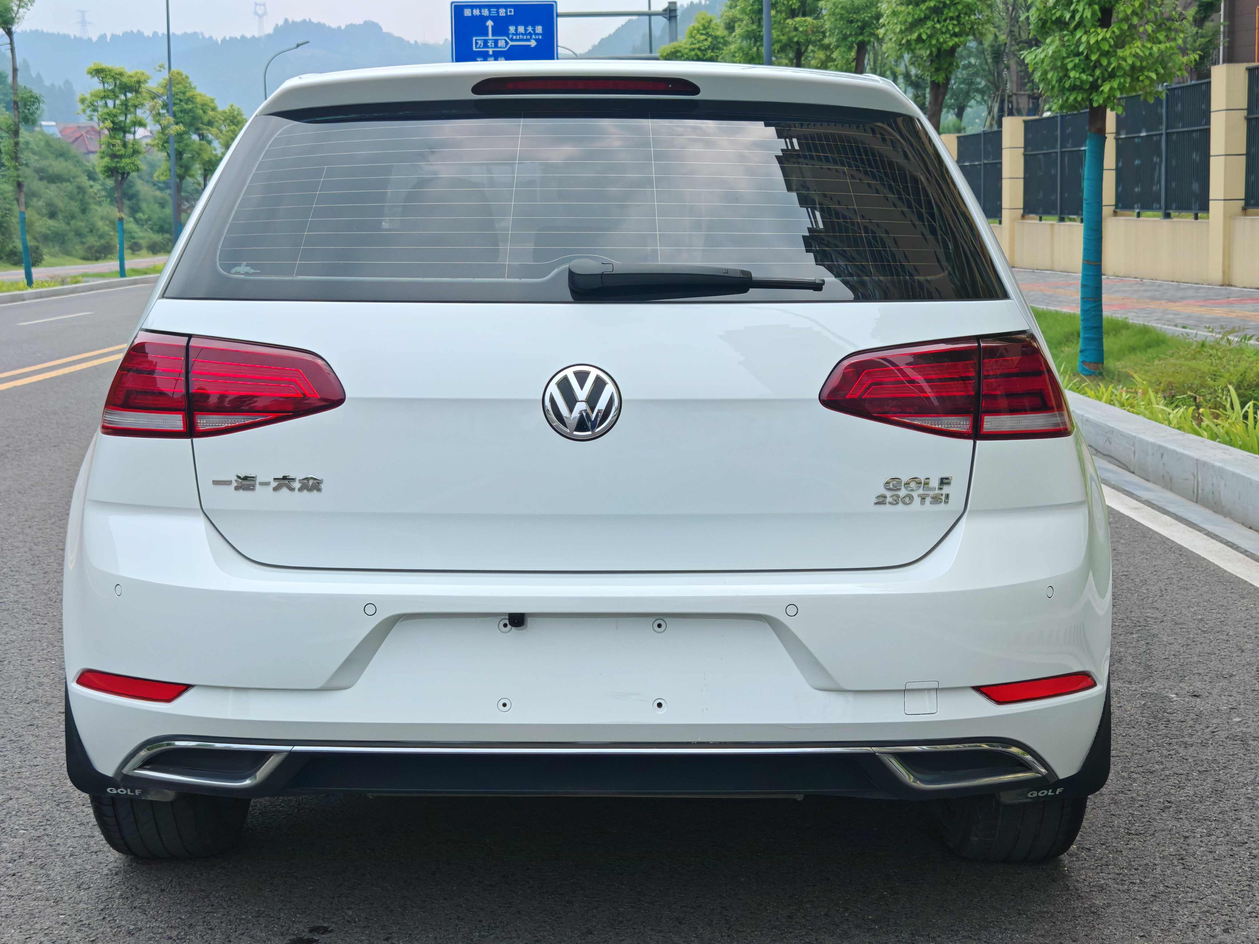 Volkswagen Golf 2018 car image #10