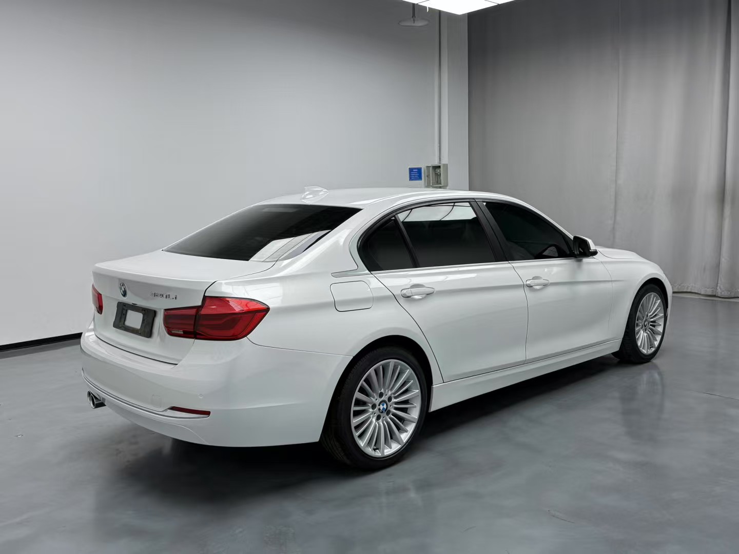 BMW 3 Series 2018 #9 BMW 3 Series 2018 car image #9