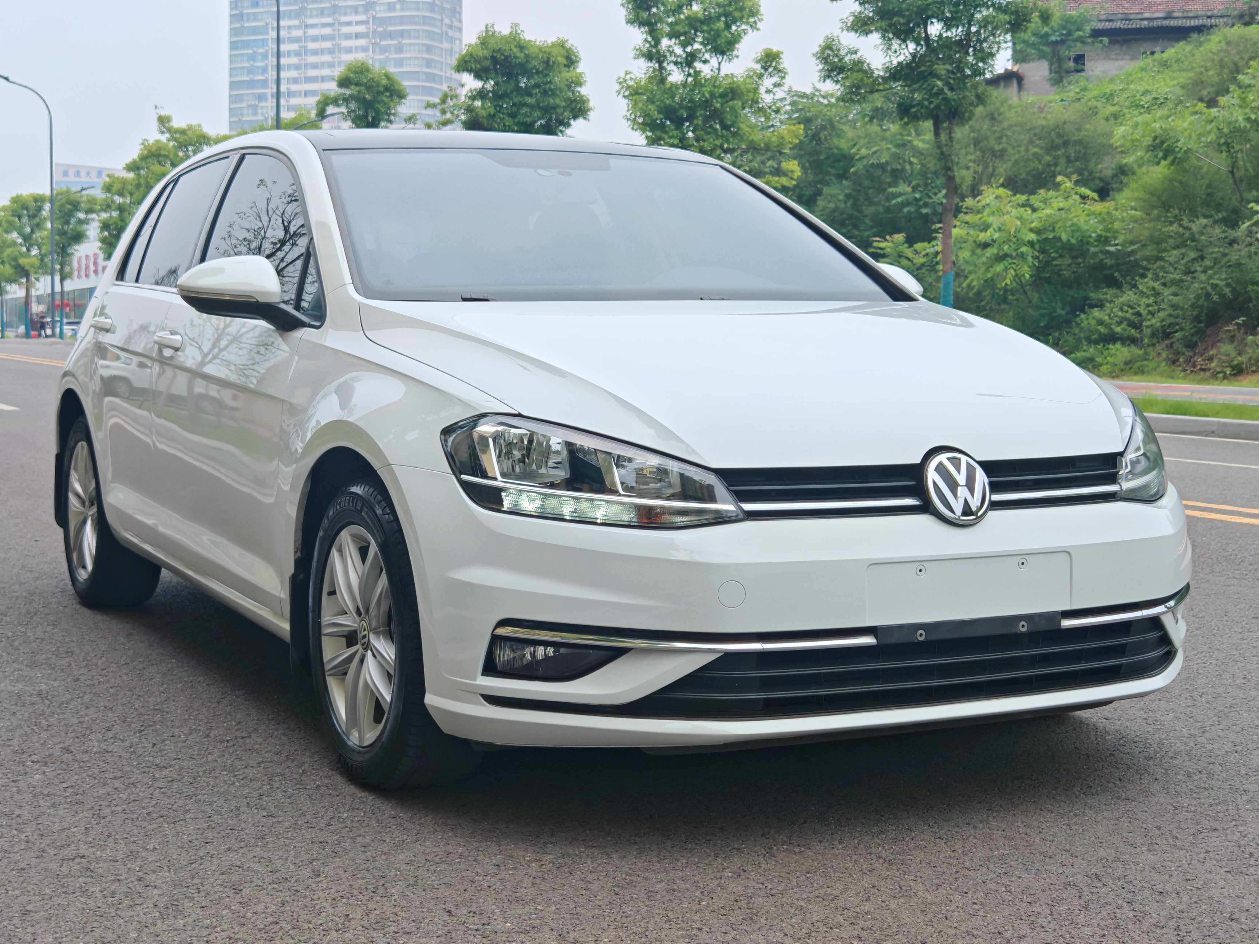 Volkswagen Golf 2018 car image #5