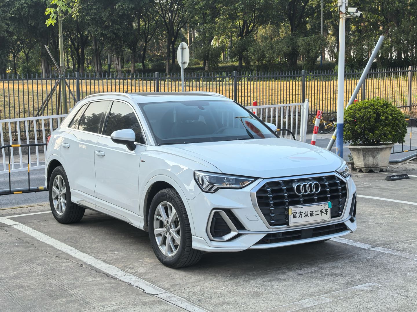 Audi Q3 2019 car image #5