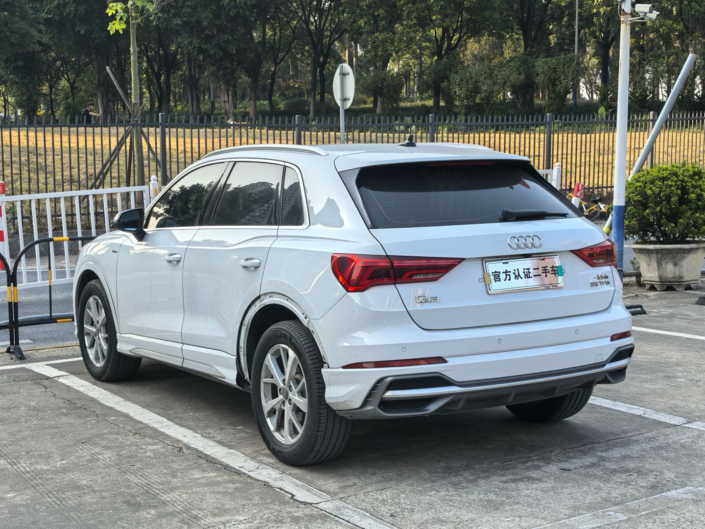 Audi Q3 2019 car image #9