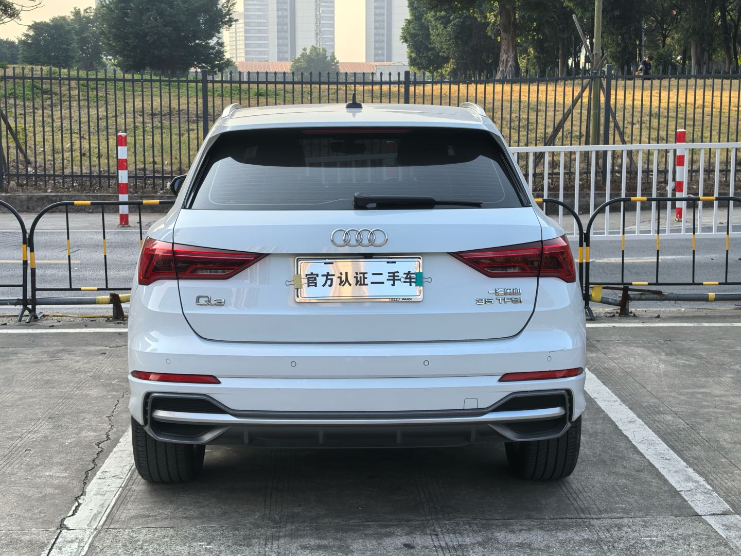 Audi Q3 2019 car image #10