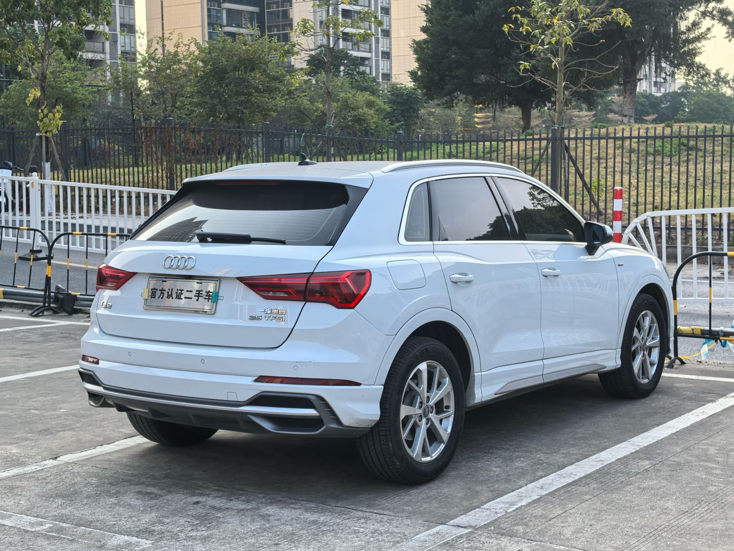 Audi Q3 2019 car image #11