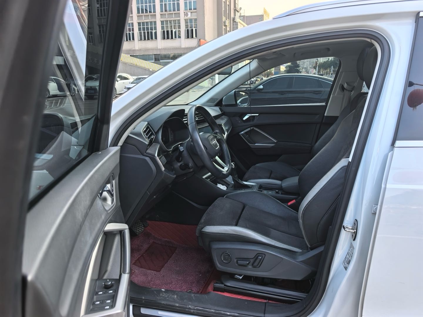Audi Q3 2019 car image #6
