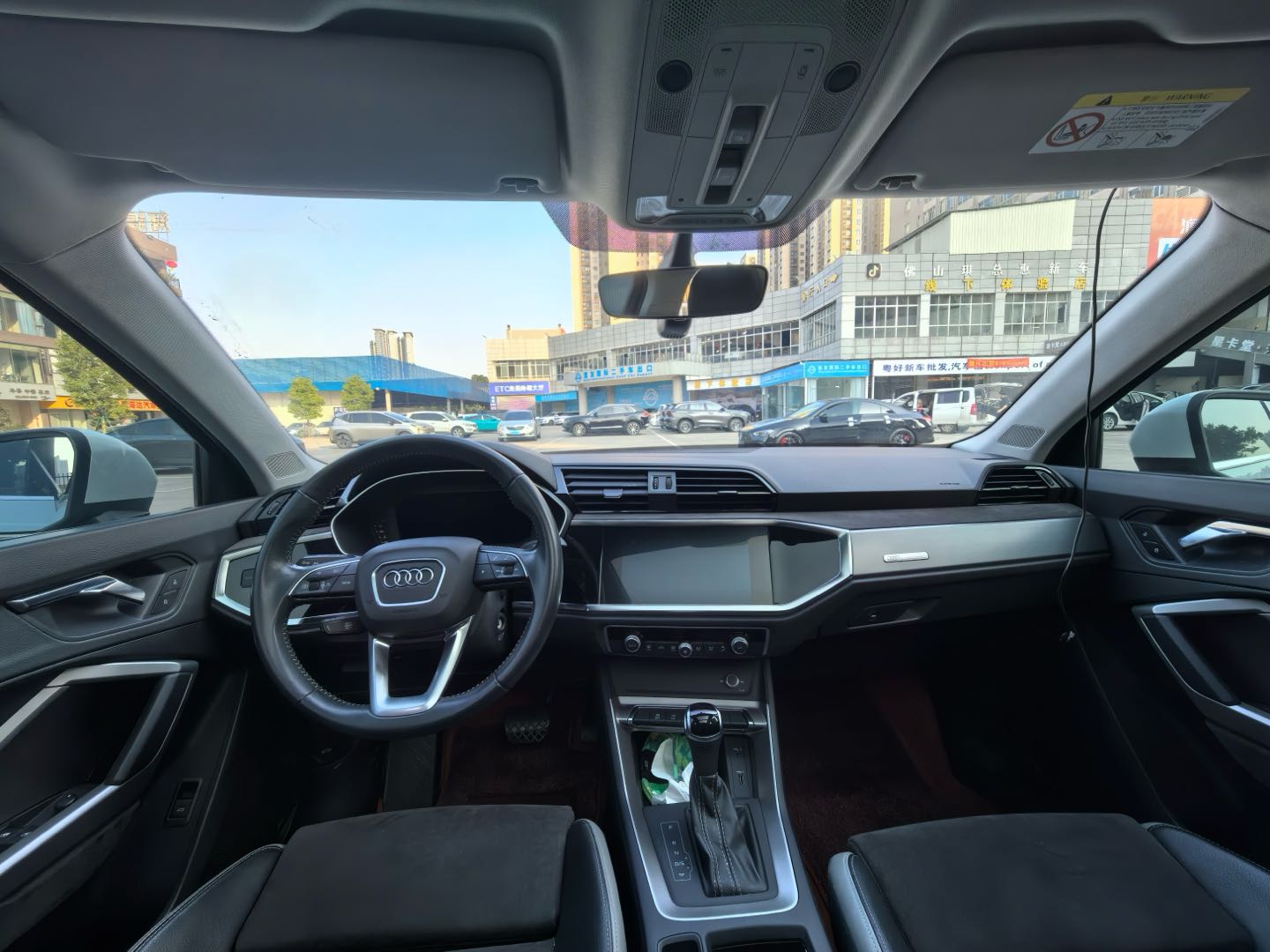 Audi Q3 2019 car image #8