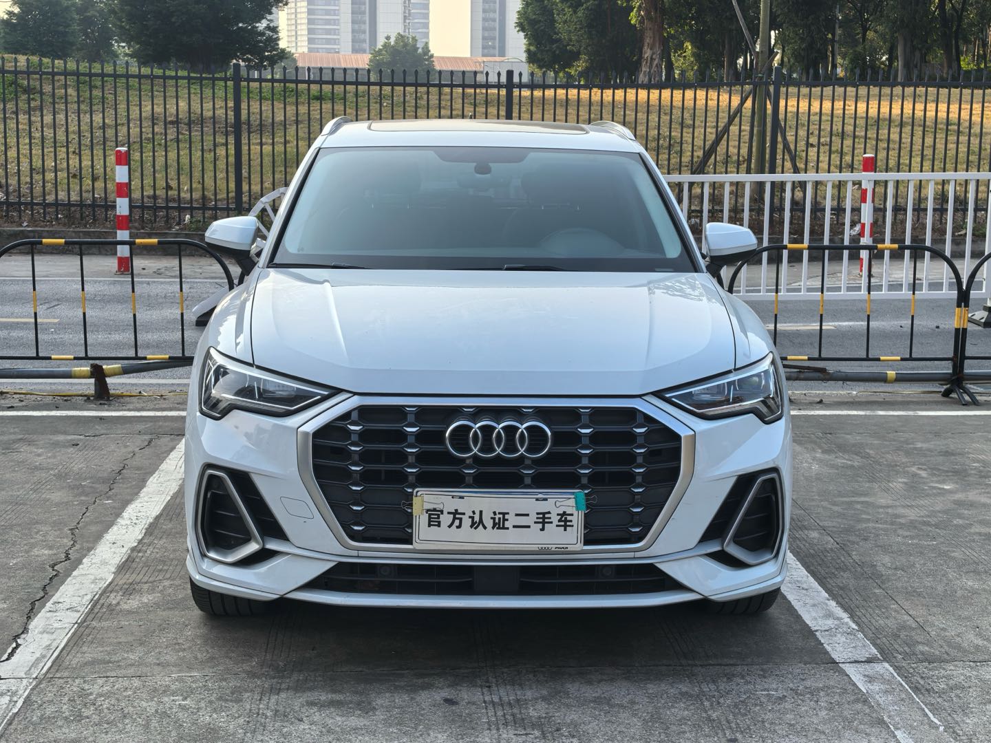 Audi Q3 2019 car image #4