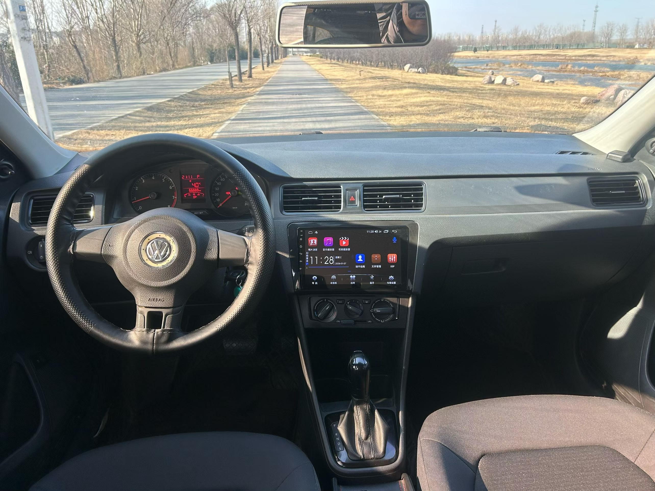 Volkswagen Santana 2015 car image #6
