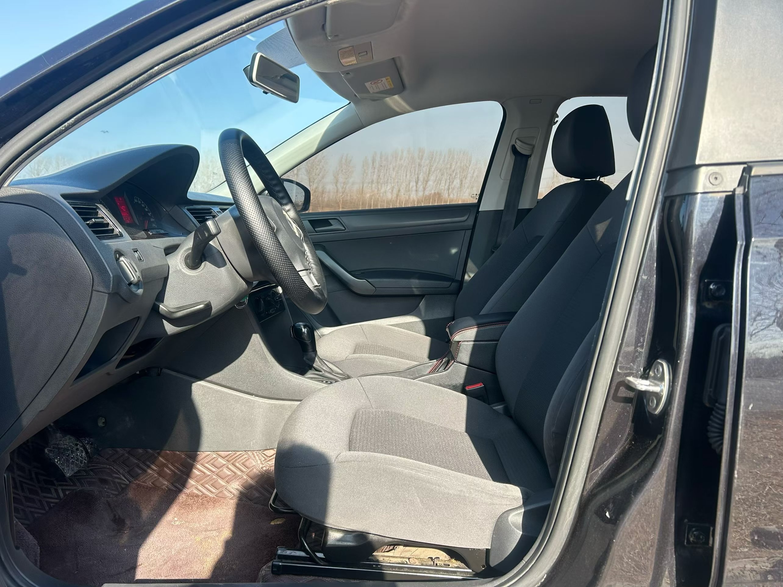 Volkswagen Santana 2015 car image #5