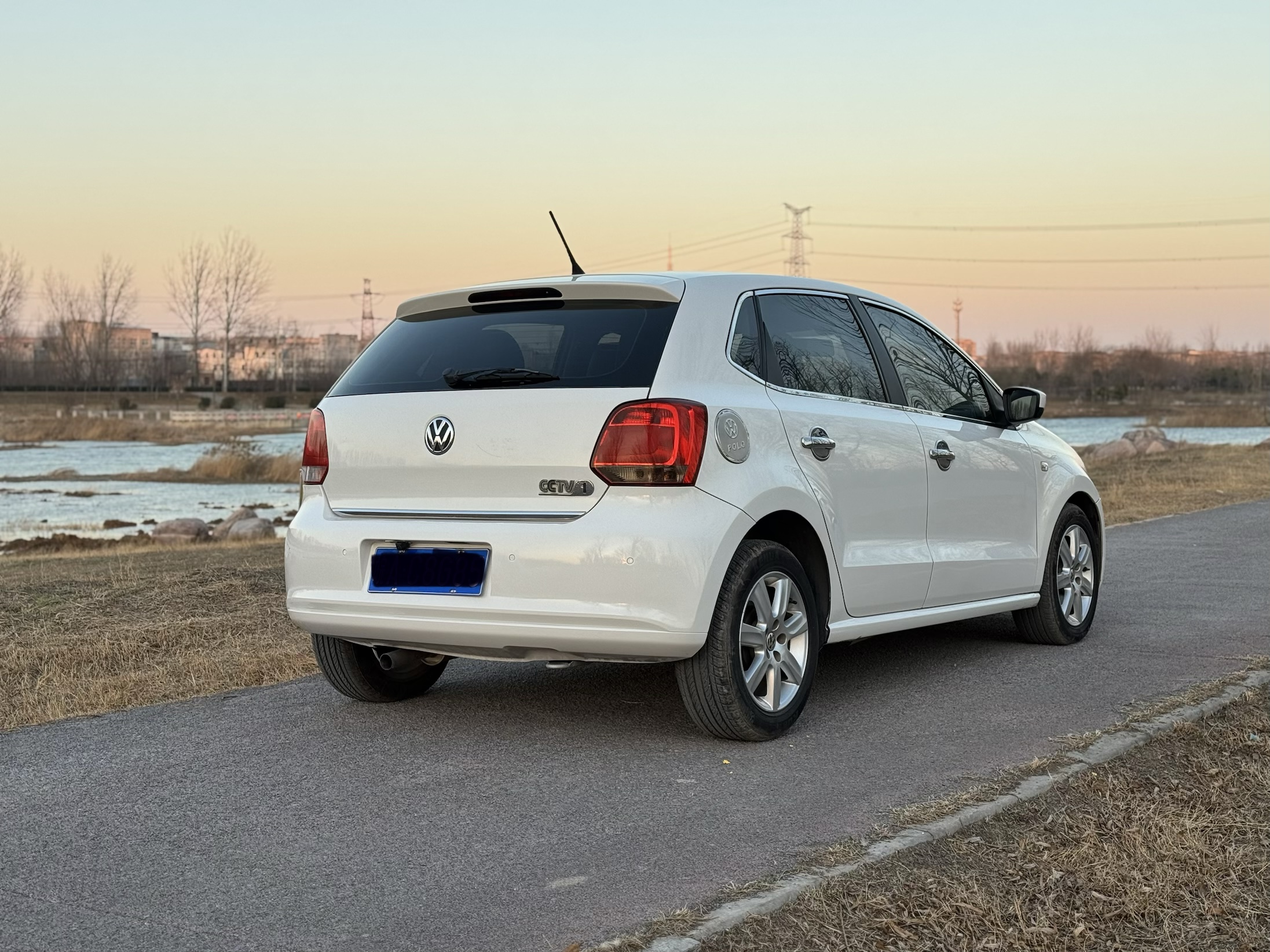 Volkswagen Polo 2011 car image #6