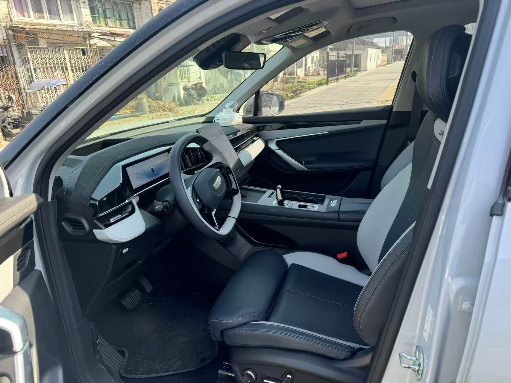 GEELY Boyue L 2024 car image #6