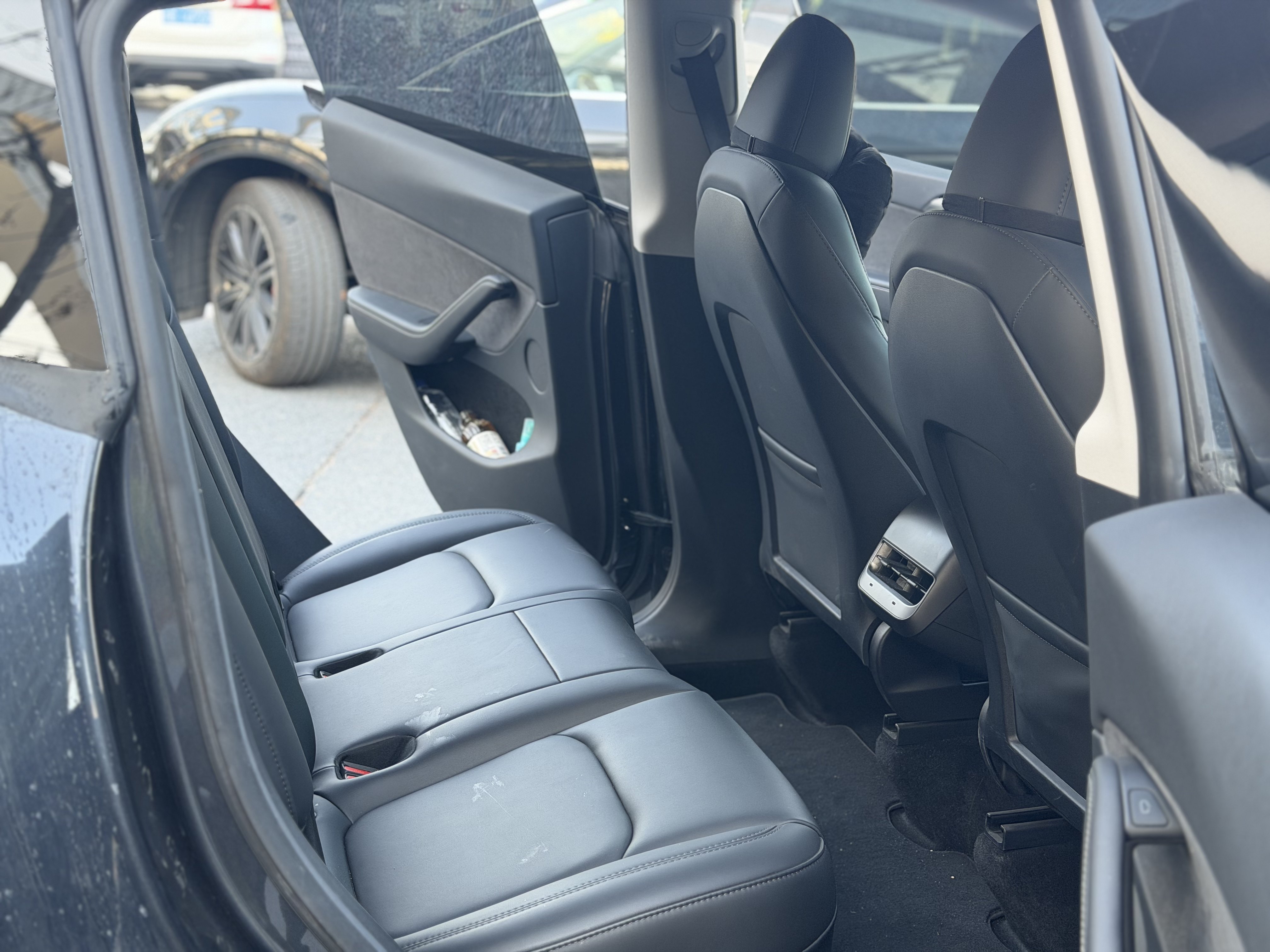Tesla Model Y 2024 immagine di auto #6