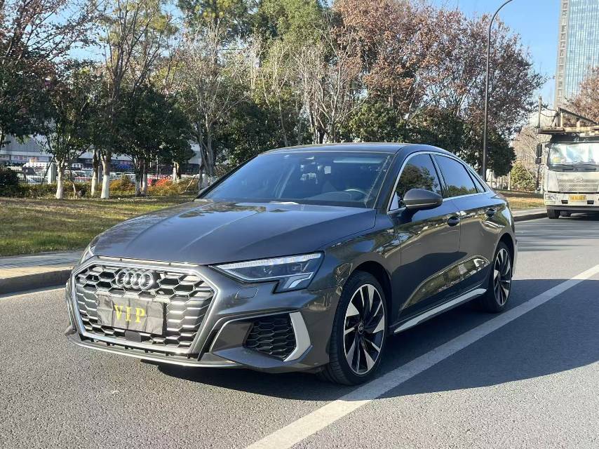 Audi A3 2023 immagine di auto #2