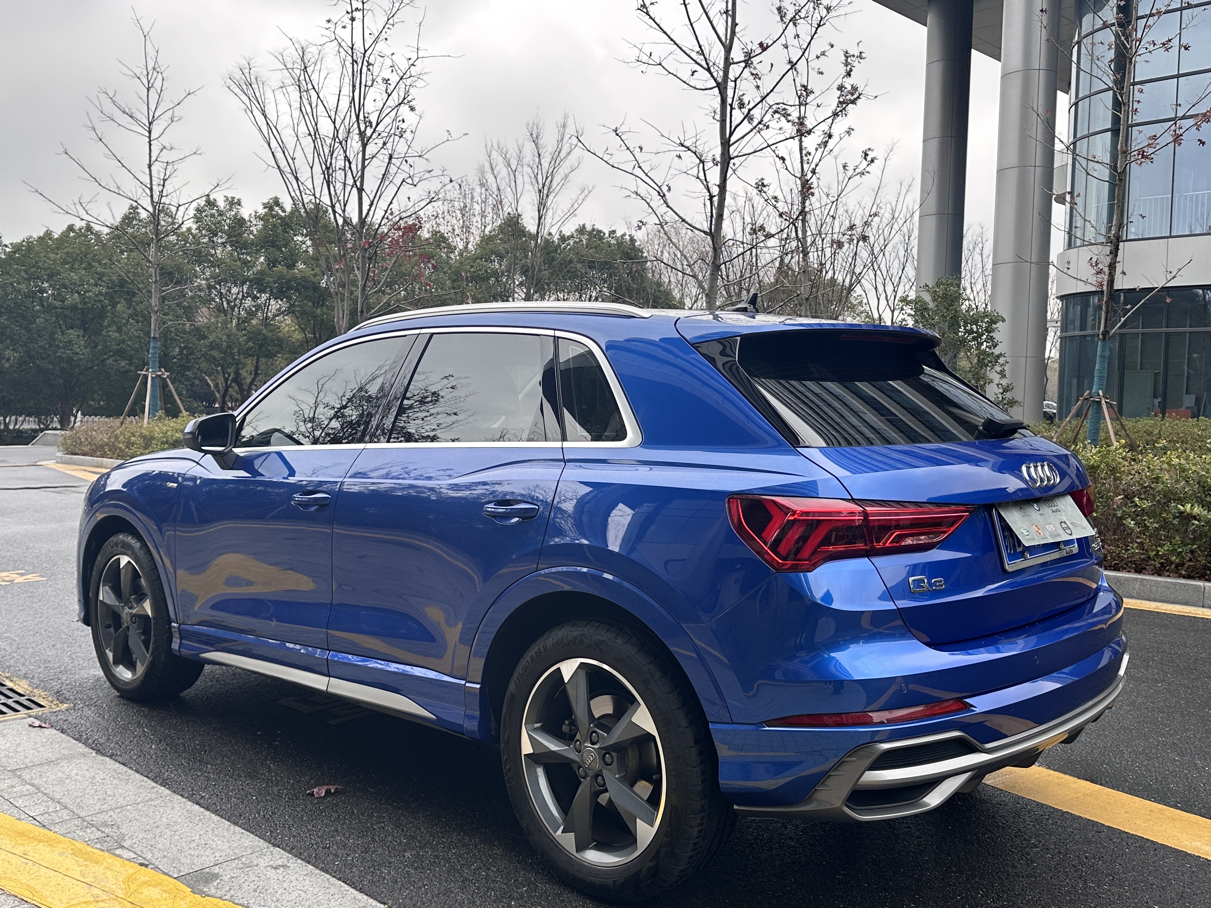 Audi Q3 2020 car image #6