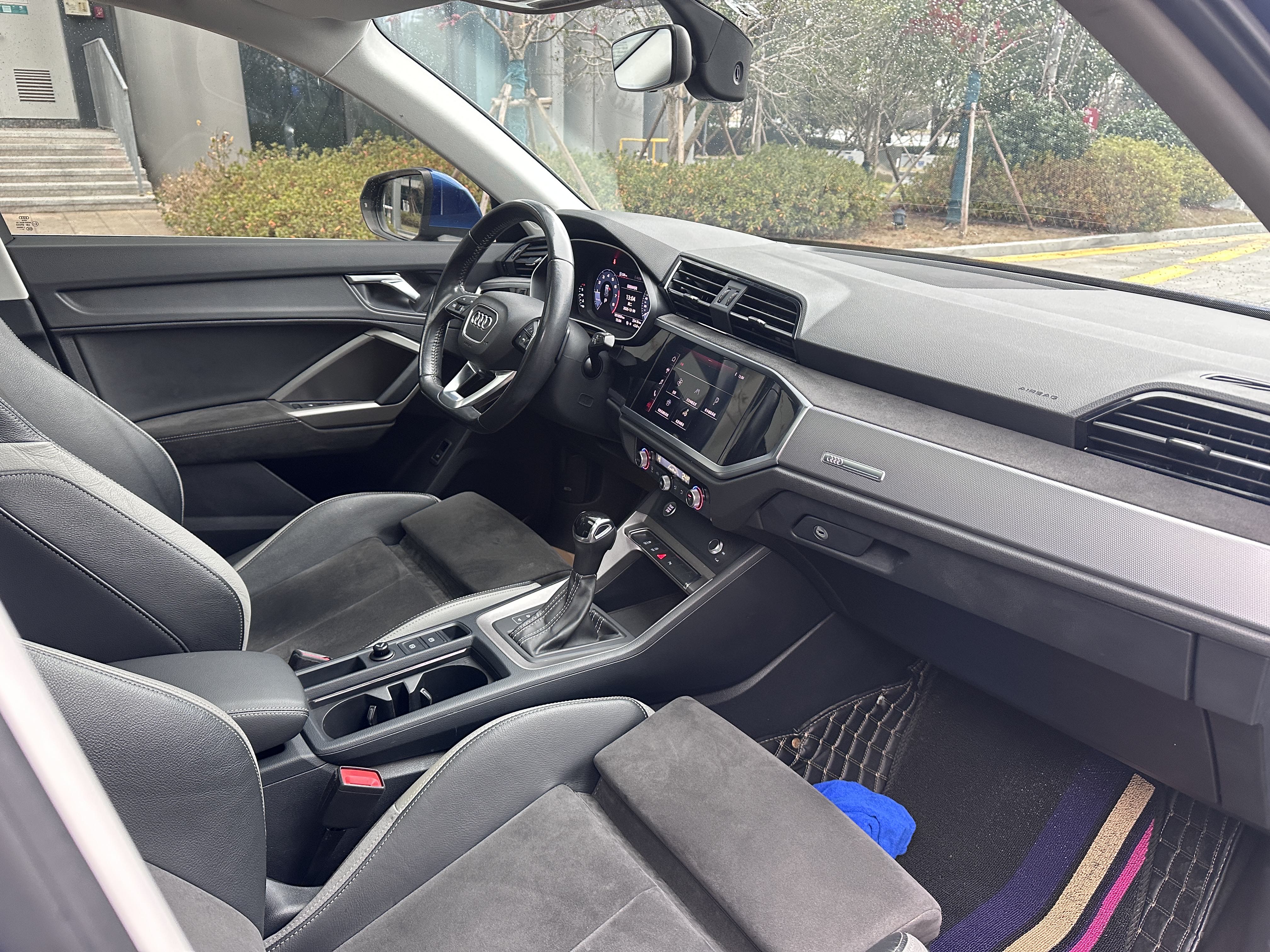 Audi Q3 2020 car image #10
