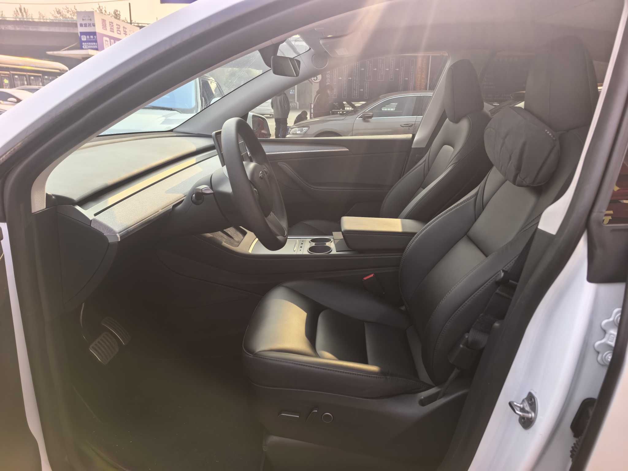 Tesla Model Y 2024 #7 Tesla Model Y 2024 car image #7