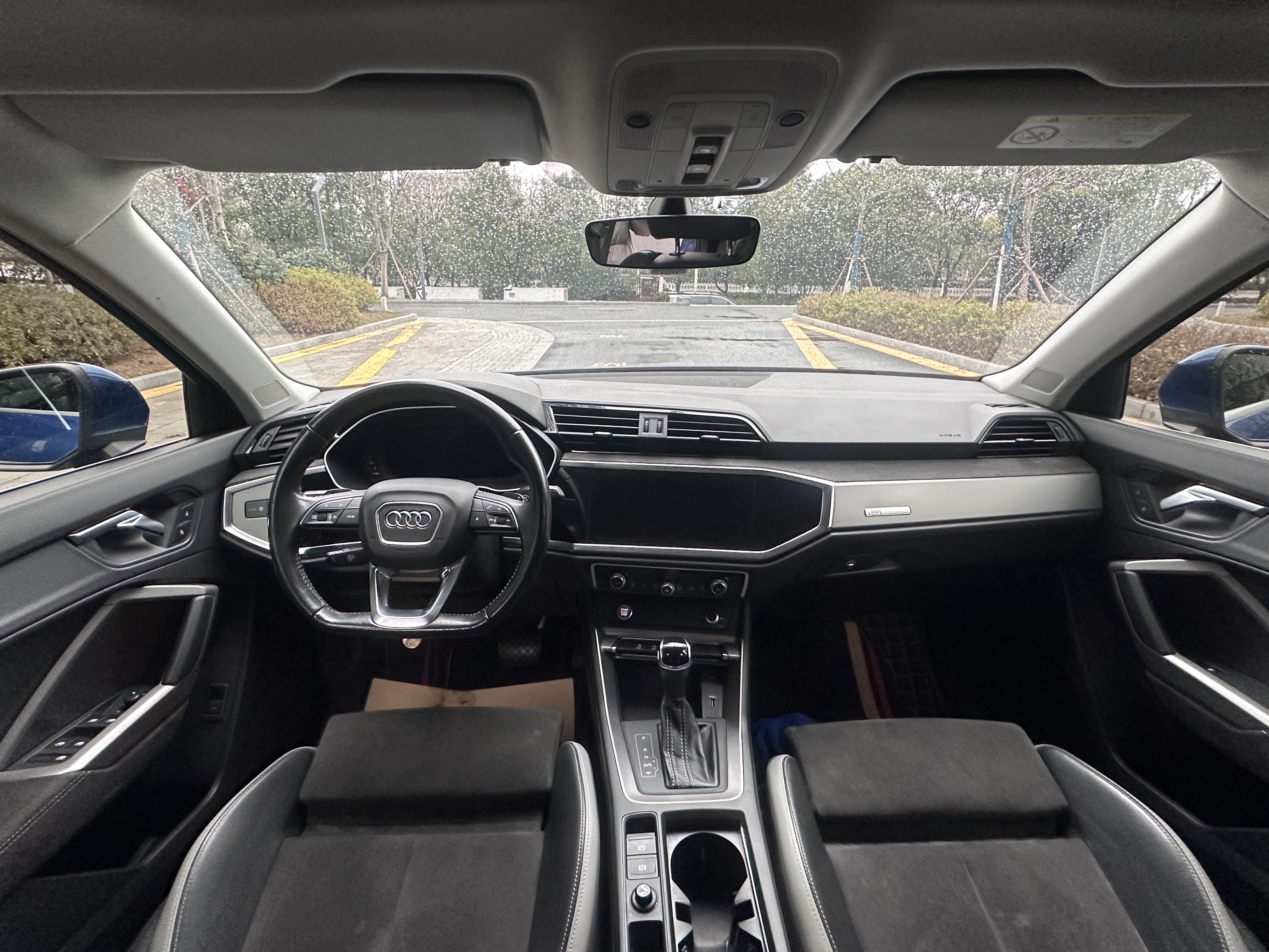 Audi Q3 2020 car image #8