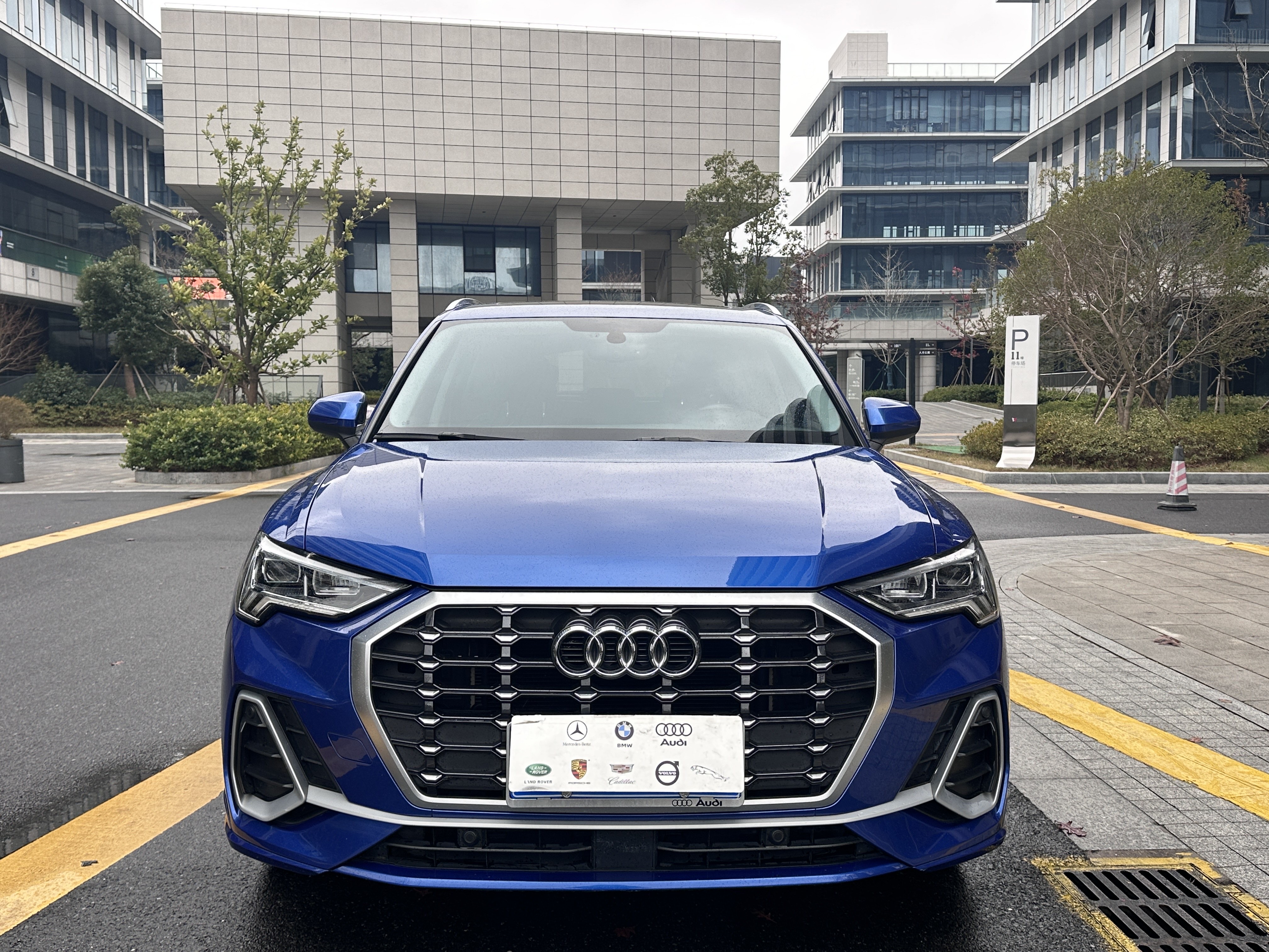 Audi Q3 2020 car image #4