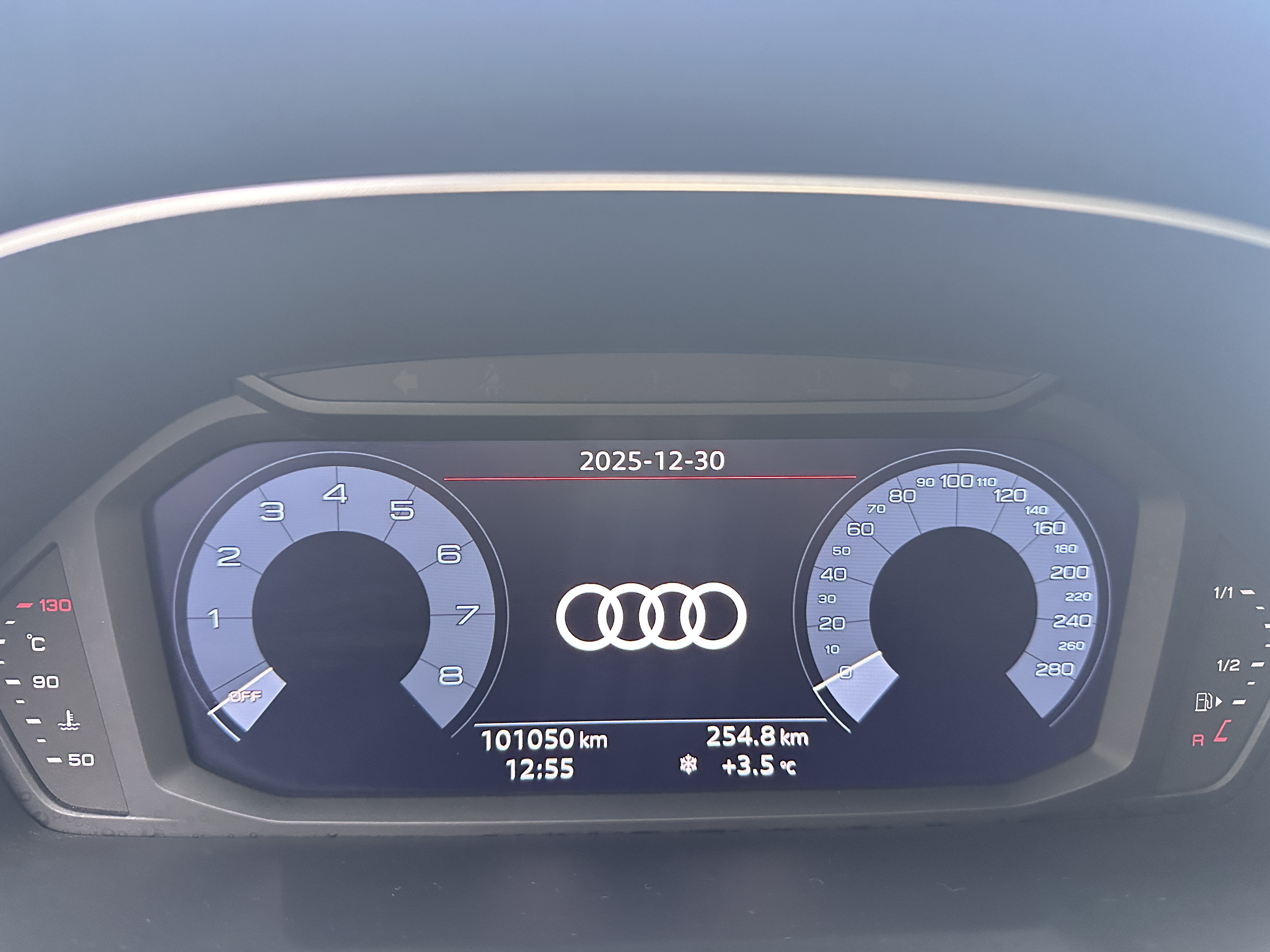 Audi Q3 2020 car image #11