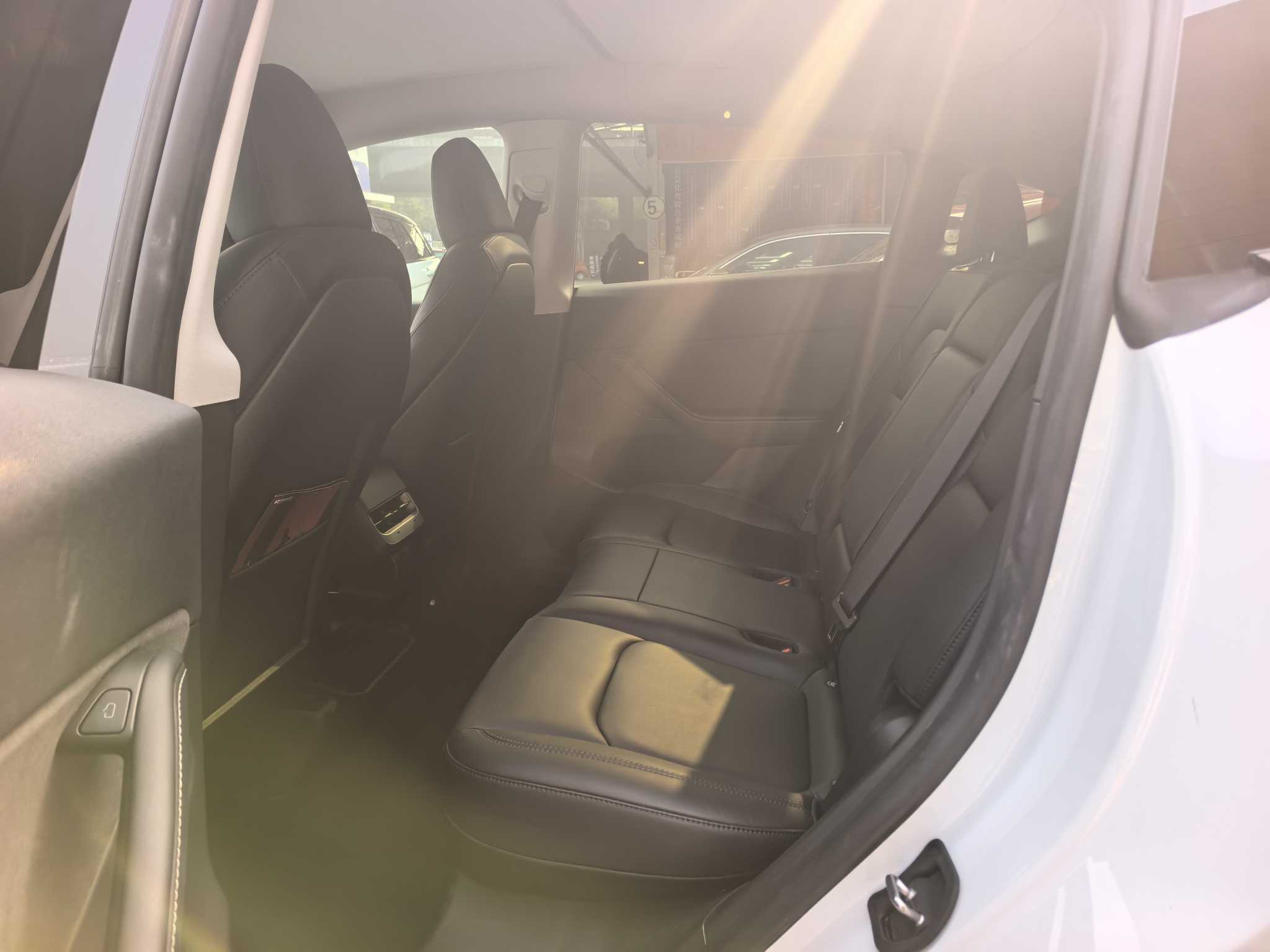 Tesla Model Y 2024 #8 Tesla Model Y 2024 car image #8