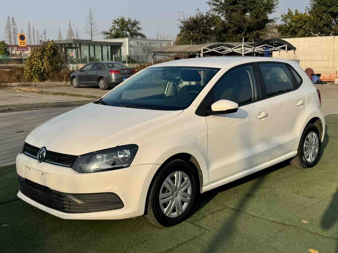 Volkswagen Polo 2018 car image #2
