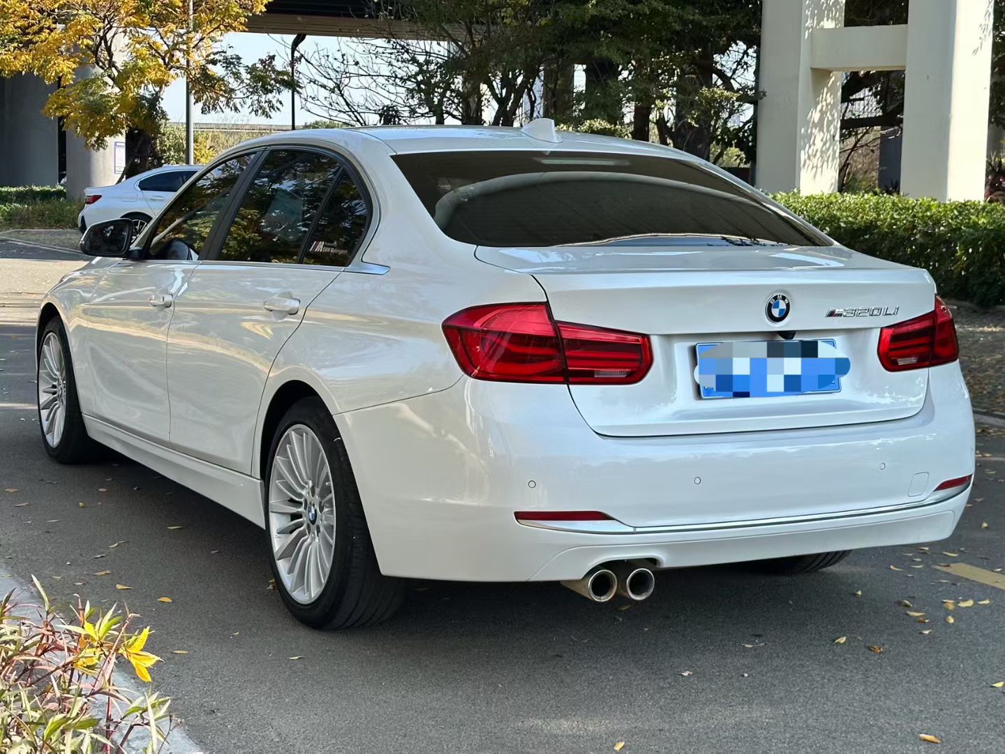 BMW 3 Series 2018 car image #11