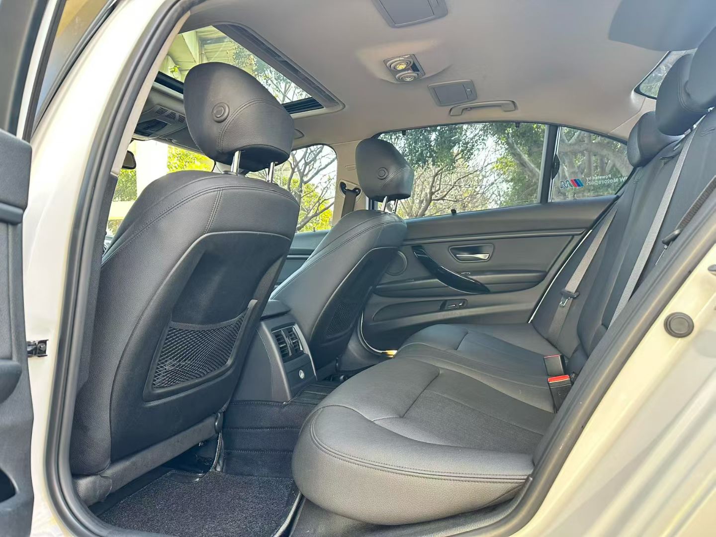 BMW 3 Series 2018 car image #8