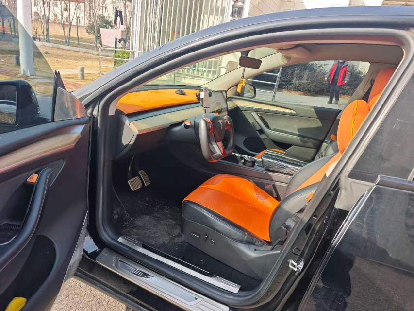 Tesla Model Y 2023 car image #11