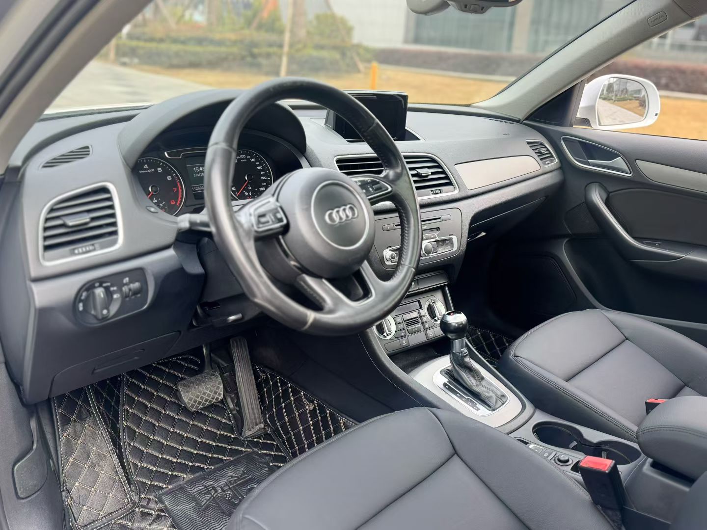 Audi Q3 2016 car image #6