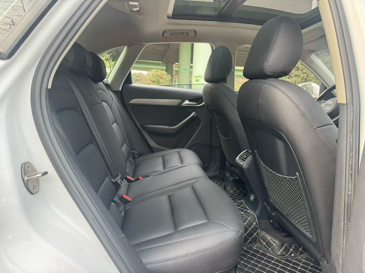 Audi Q3 2016 car image #9